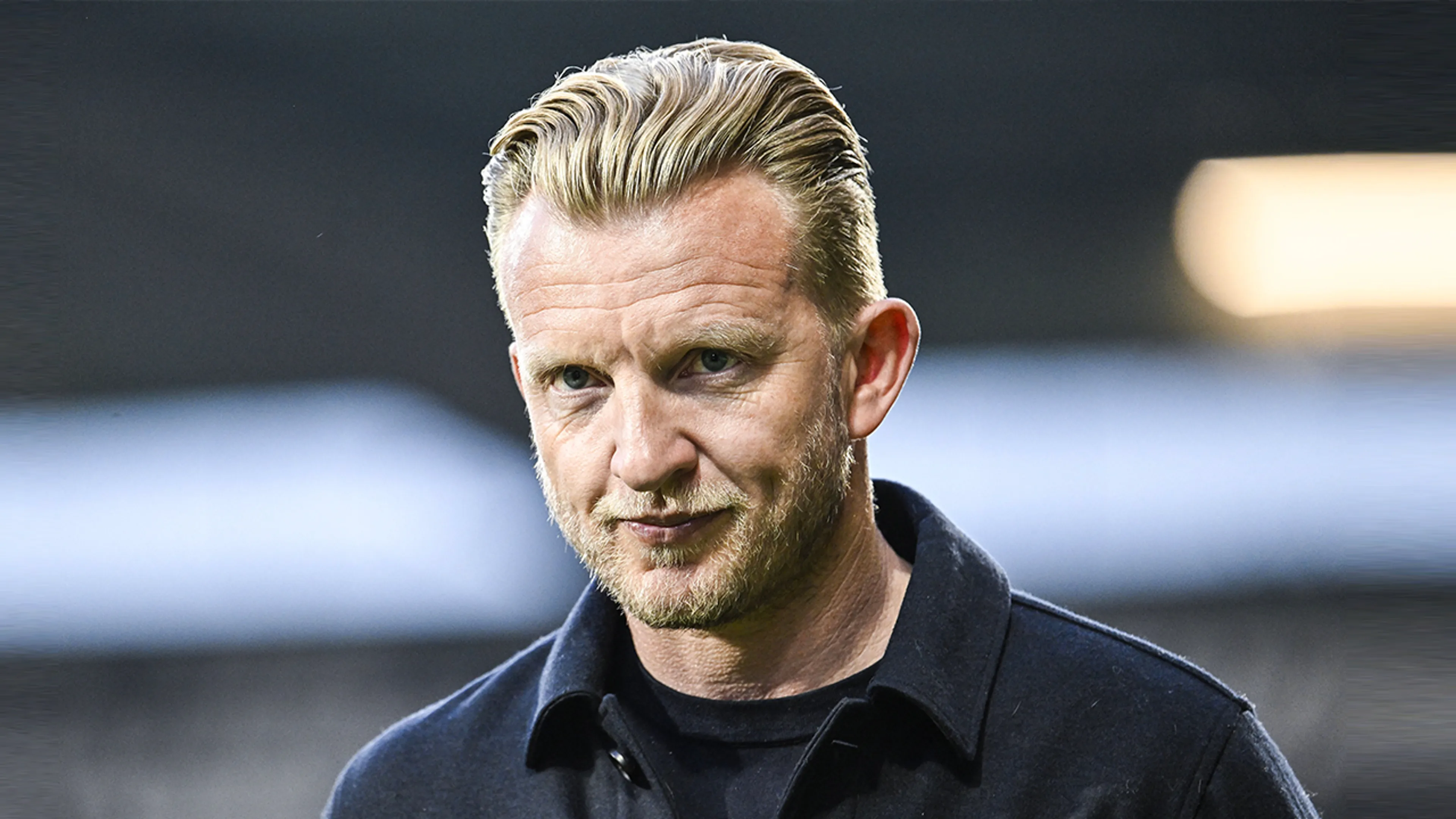 Dirk Kuyt op weg naar uitgang bij Beerschot