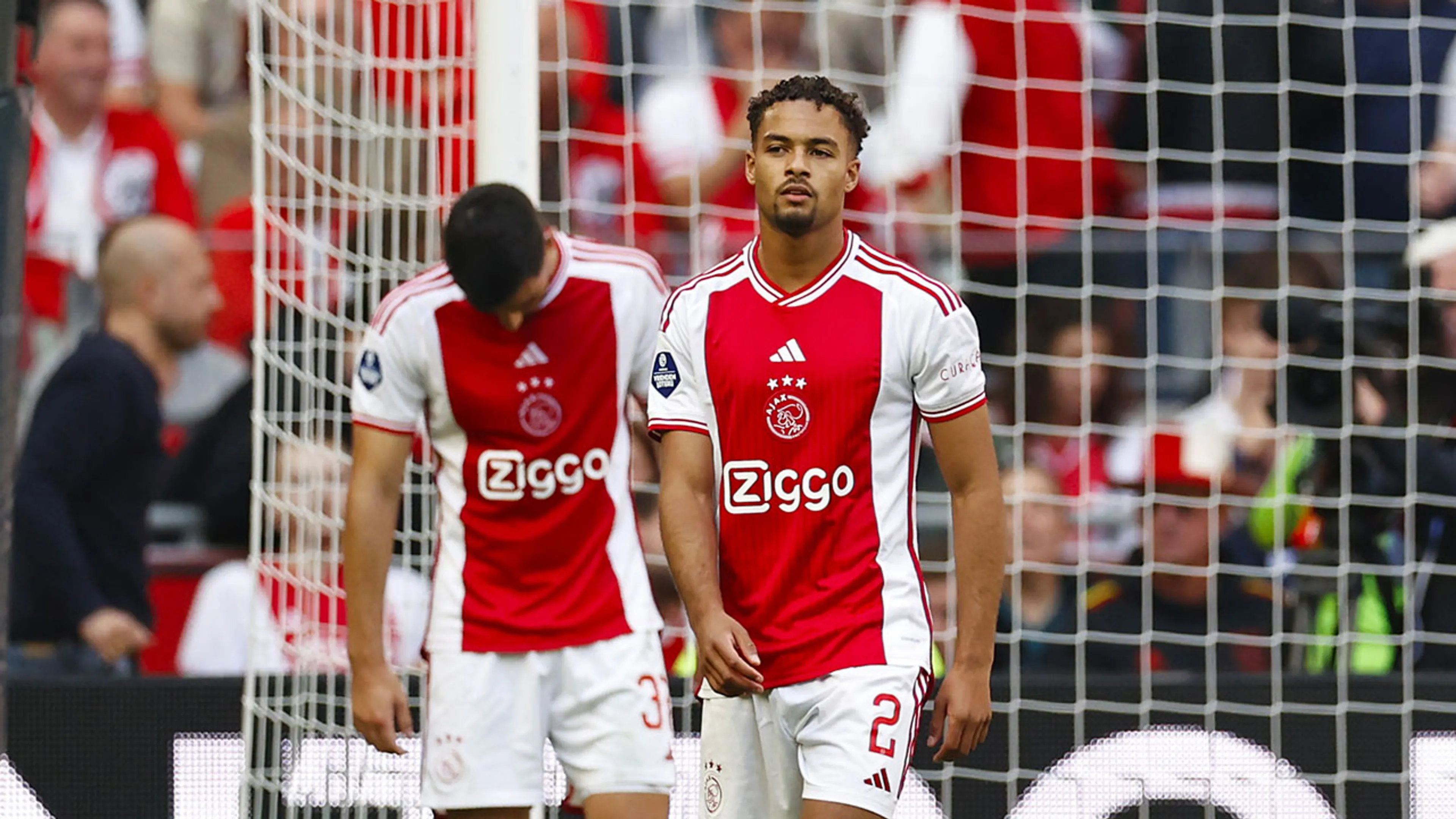 Ajax stuurt supporters mail na ongeregeldheden rond De Klassieker