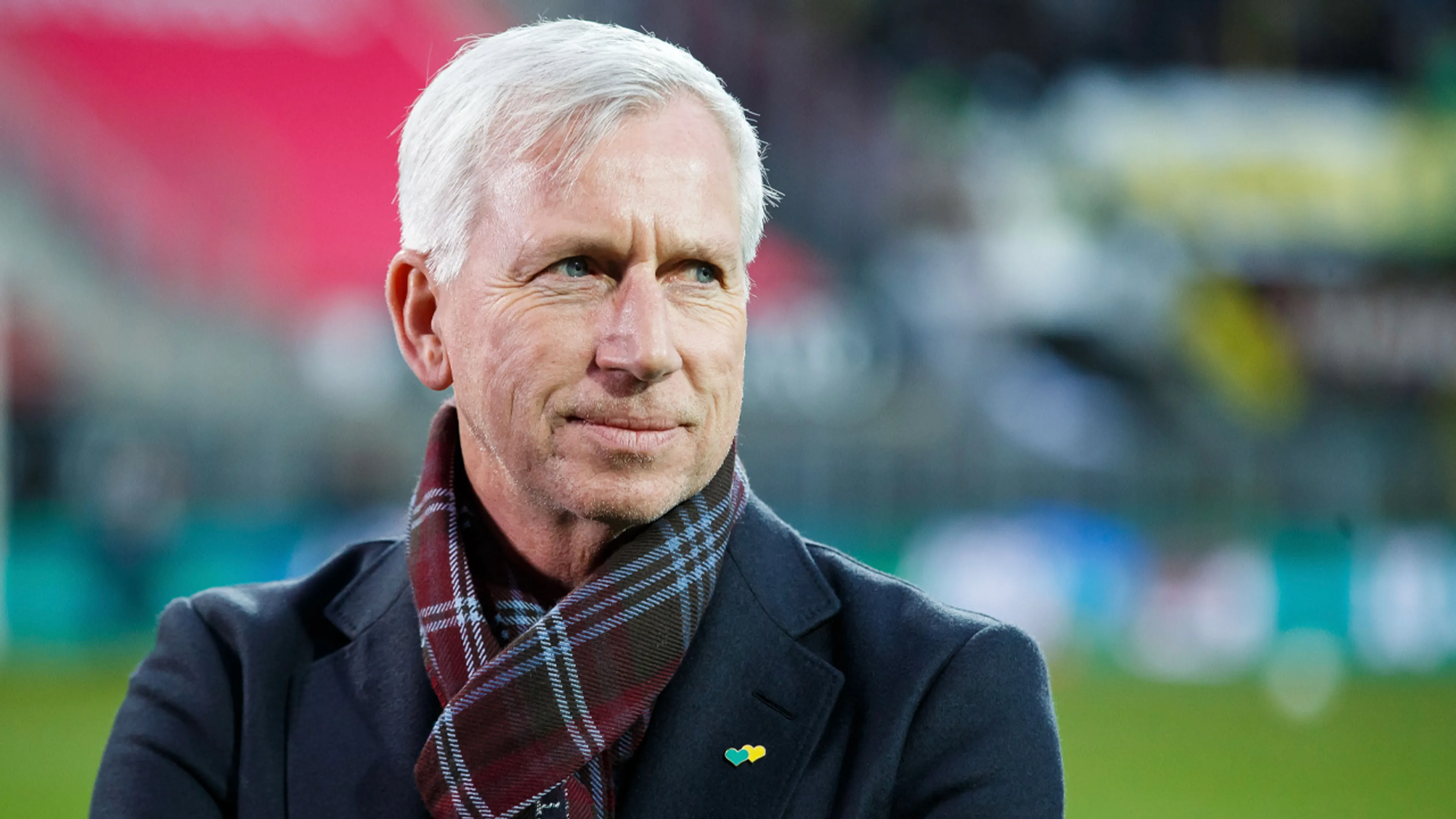 ADO-trainer Pardew noemt bonus 'onzin' en zou hem nooit aannemen