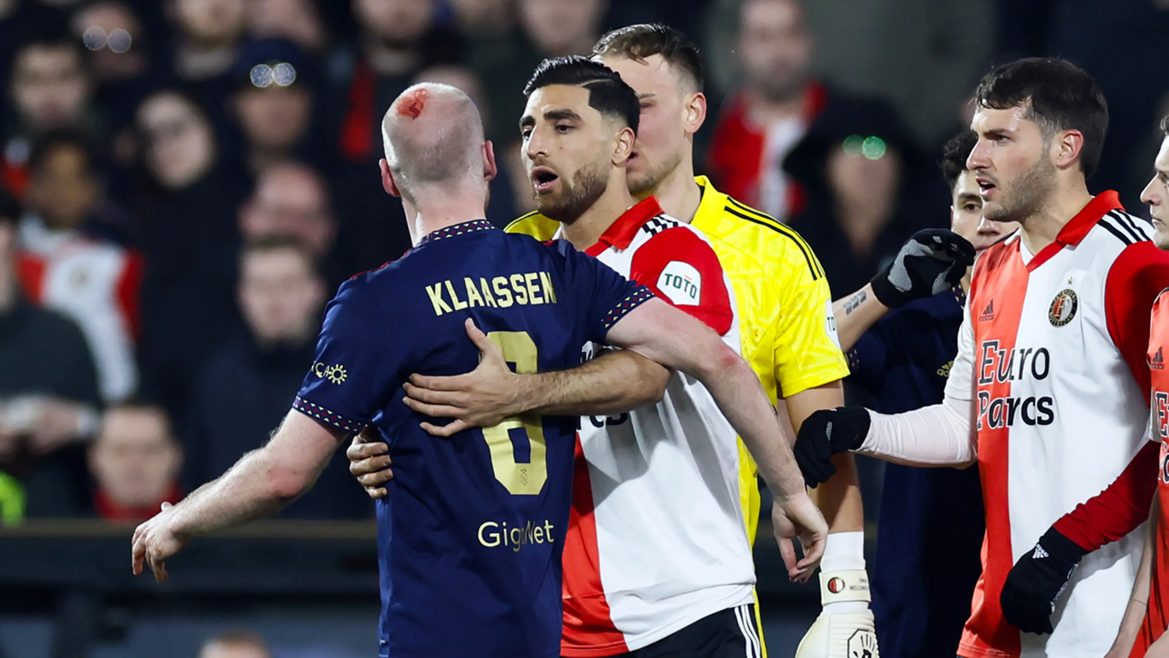 KNVB versoepelt regels rond het staken van wedstrijden: dit verandert er komend seizoen