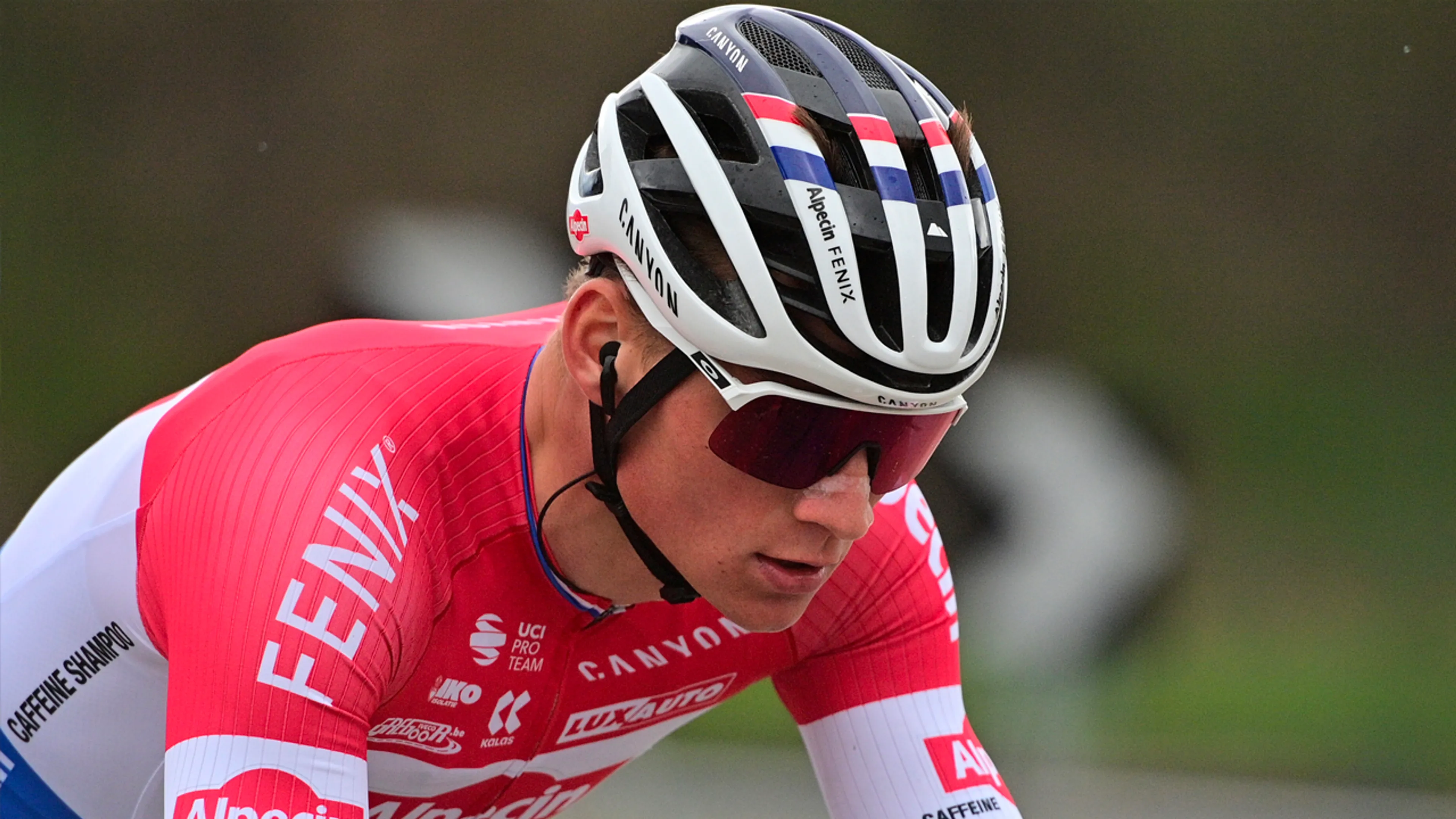 Van der Poel pakt tweede ritzege in Tirreno na solo van meer dan 50 km