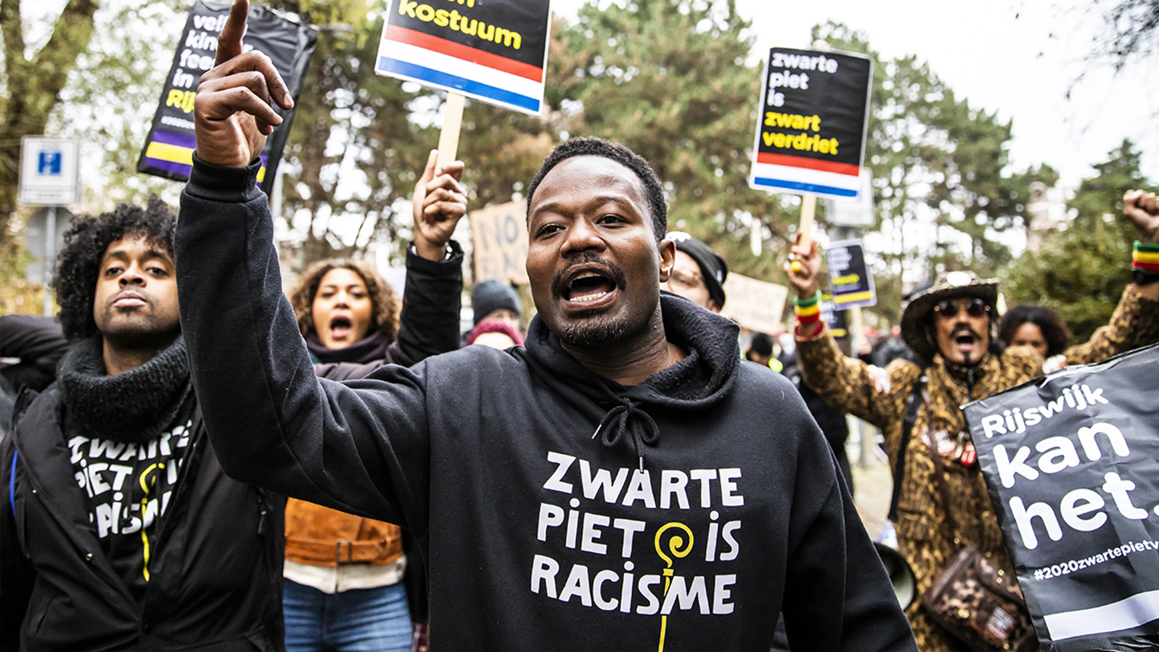Oprichters van Kick Out Zwarte Piet ontvangen Andreaspenning van gemeente Amsterdam