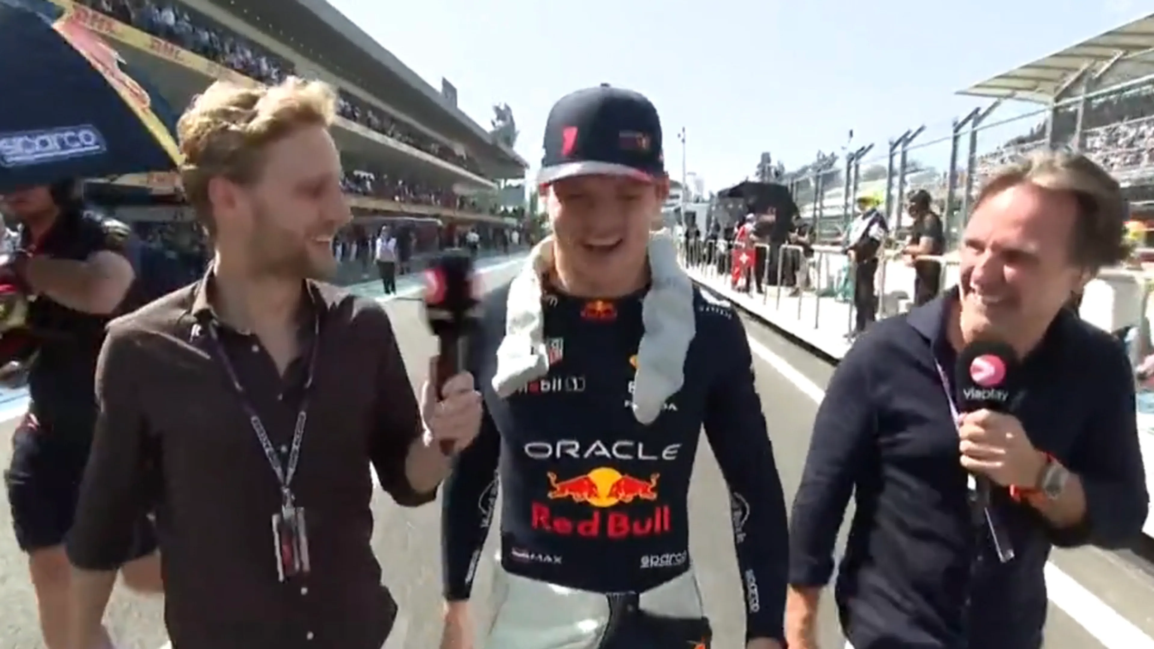 Max Verstappen vóór race al met PSV bezig: ‘5-2, mijn dag kan niet meer stuk!’