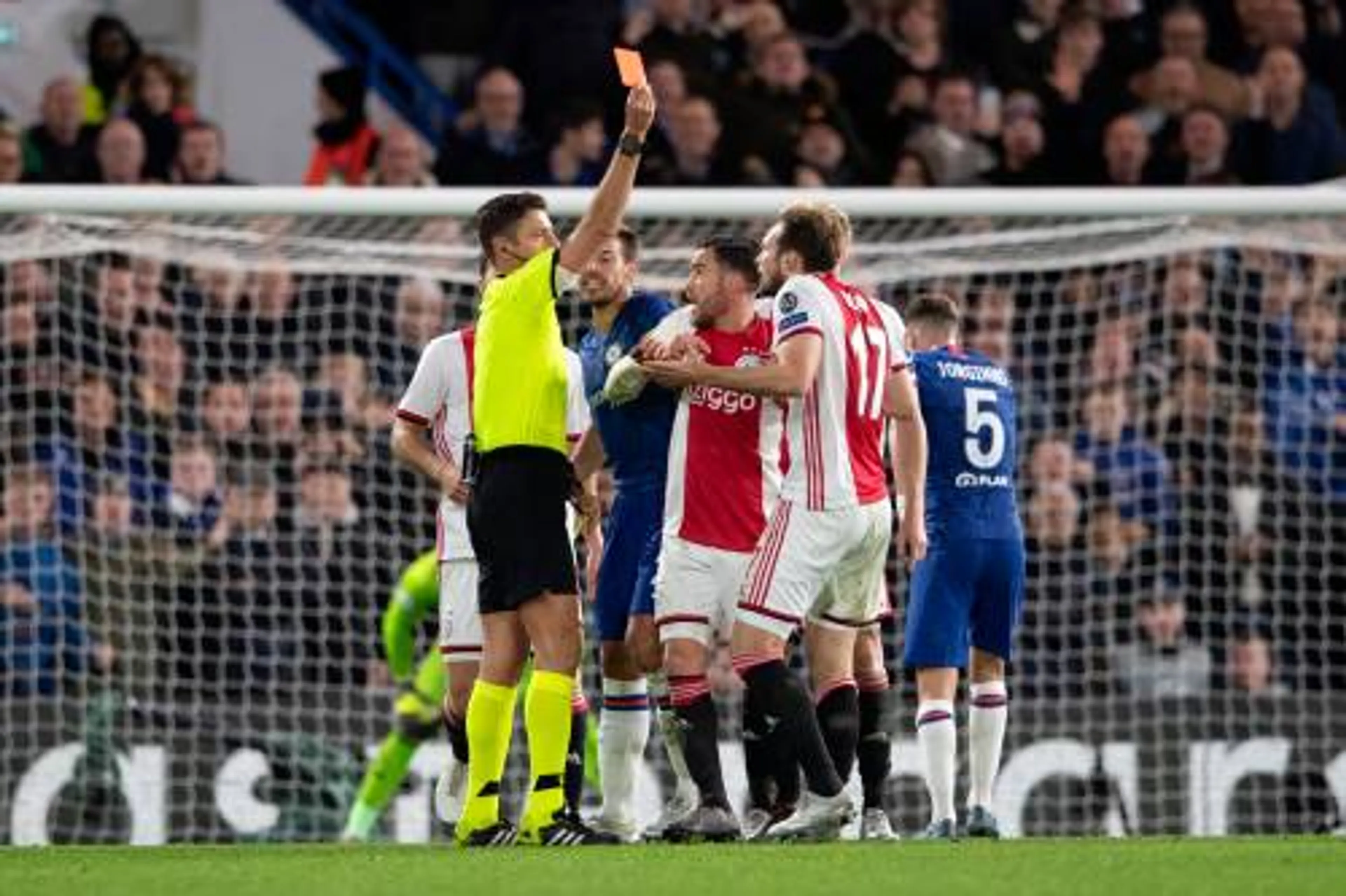 UEFA staat beroep tegen rode kaarten Blind en Veltman niet toe