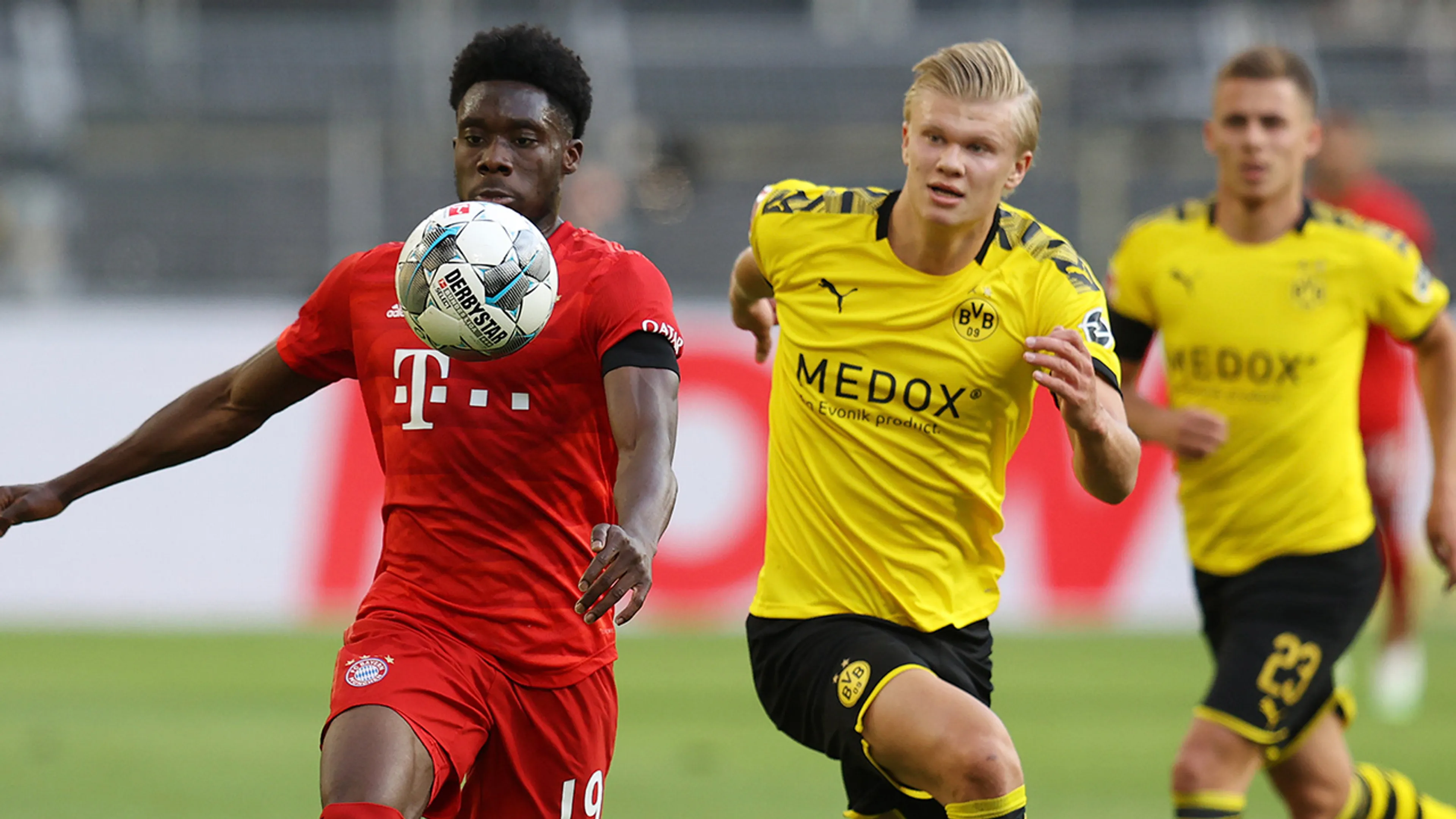 Bayern-back Davies zet motor aan en klaart aanval Haaland 
