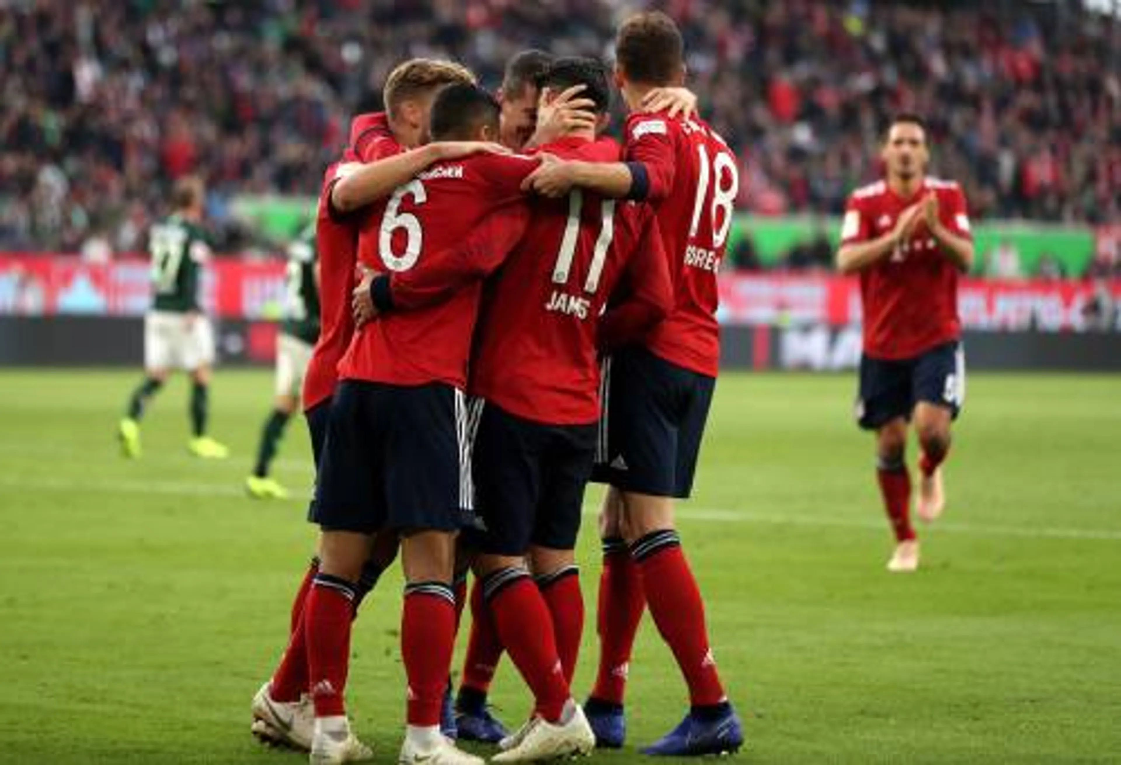 Bayern ondanks rood Robben langs Wolfsburg