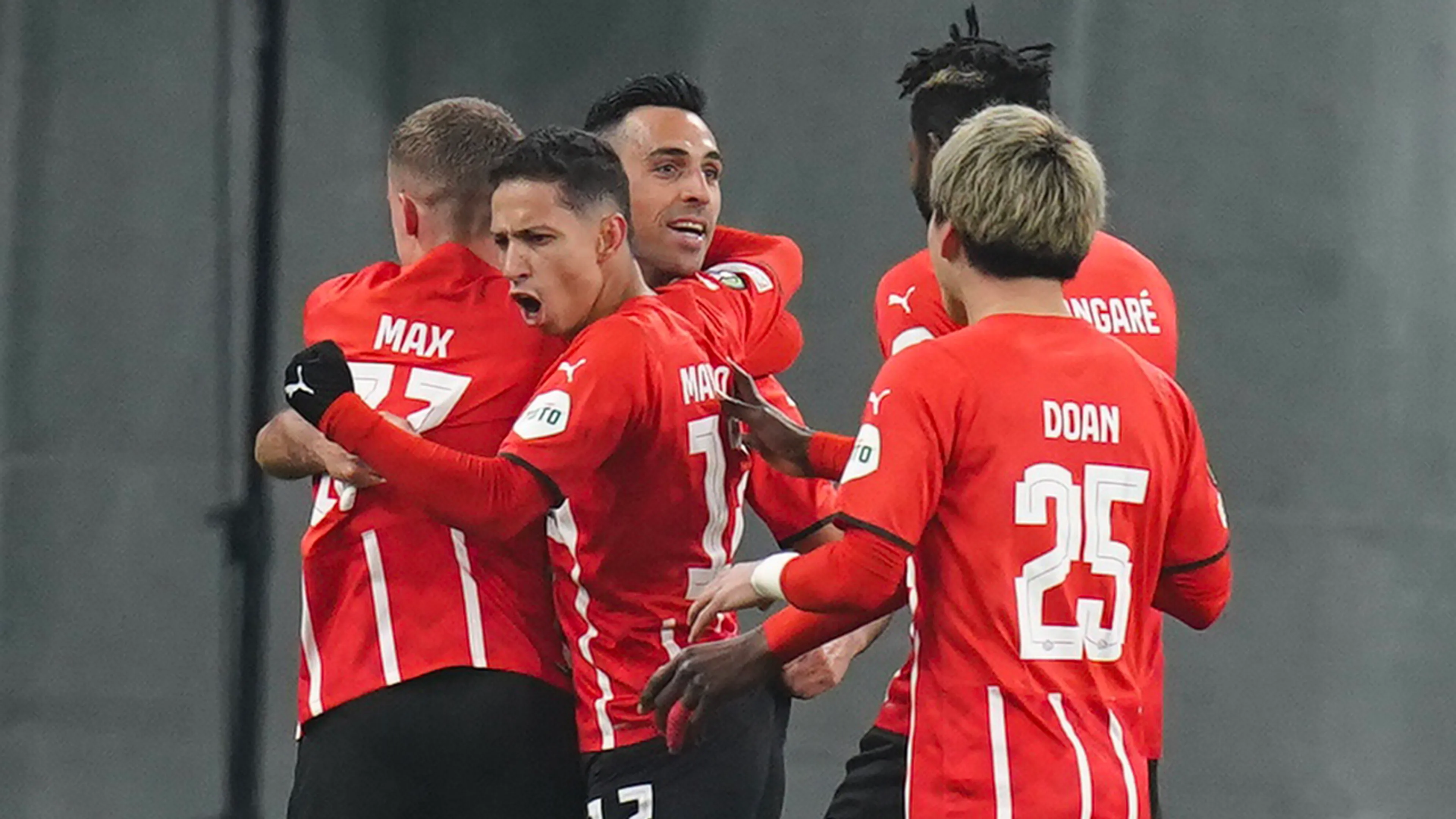 PSV na overtuigende zege op Kopenhagen naar kwartfinale Conference League