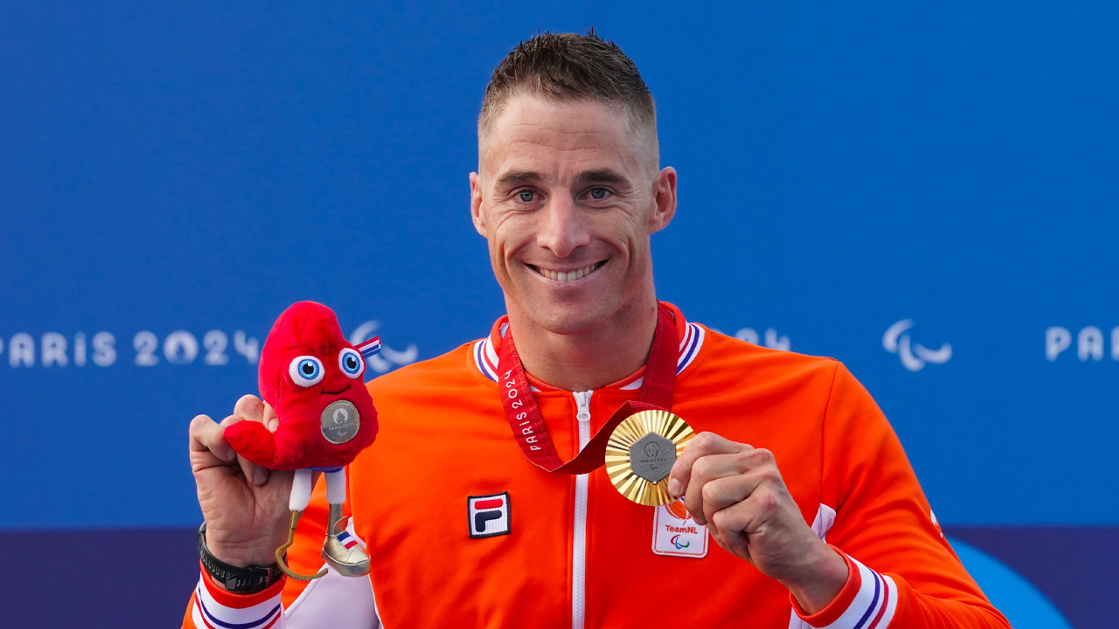 Handbiker Plat pakt derde goud op Paralympische Spelen