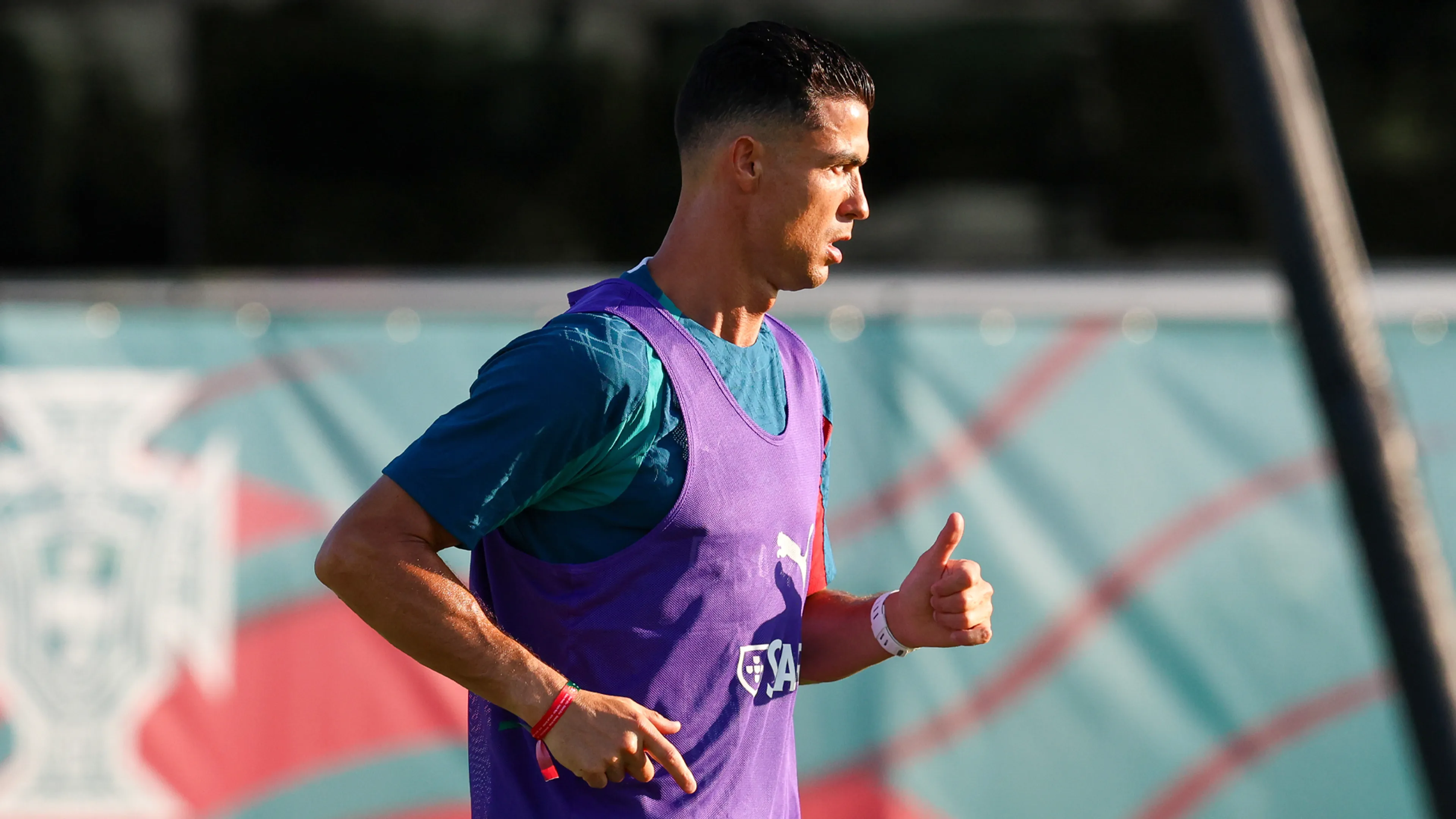 Portugese voetballers eren overleden Diogo Jota met polsbandje