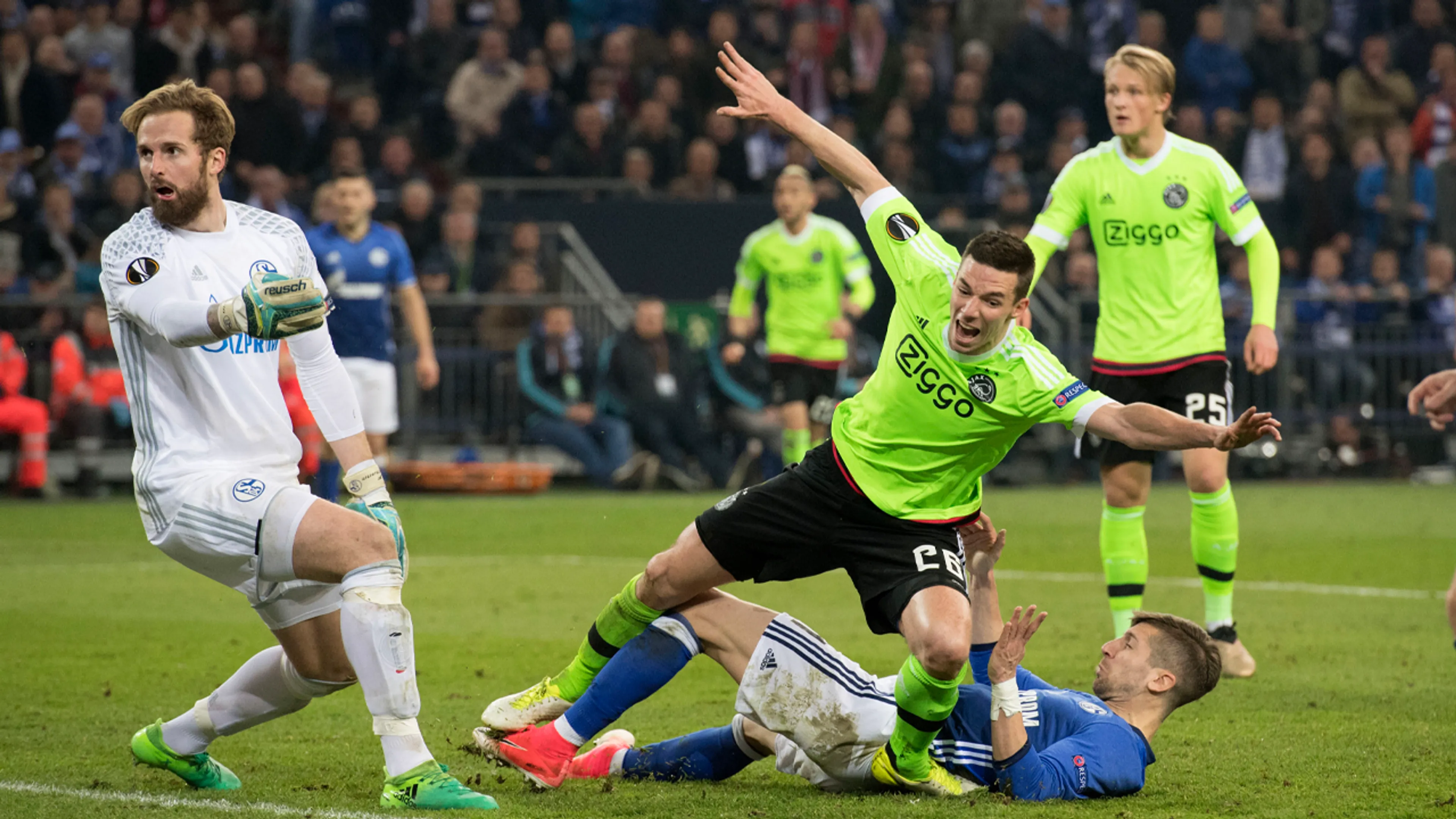 Vandaag in 2017: Ajax schakelt Schalke op magische wijze uit in Europa League