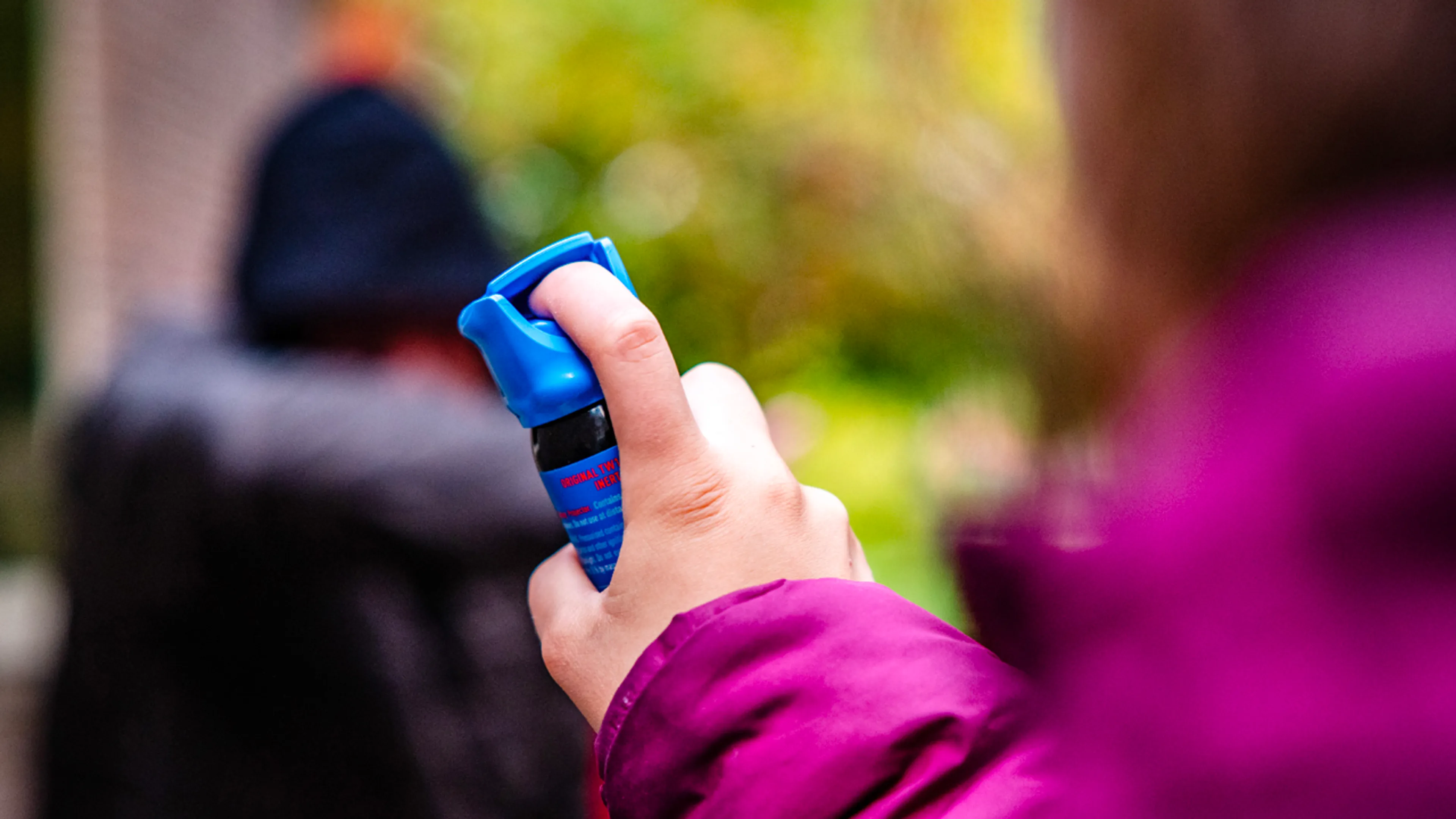 Kabinet overweegt dat vrouwen soms pepperspray mogen dragen