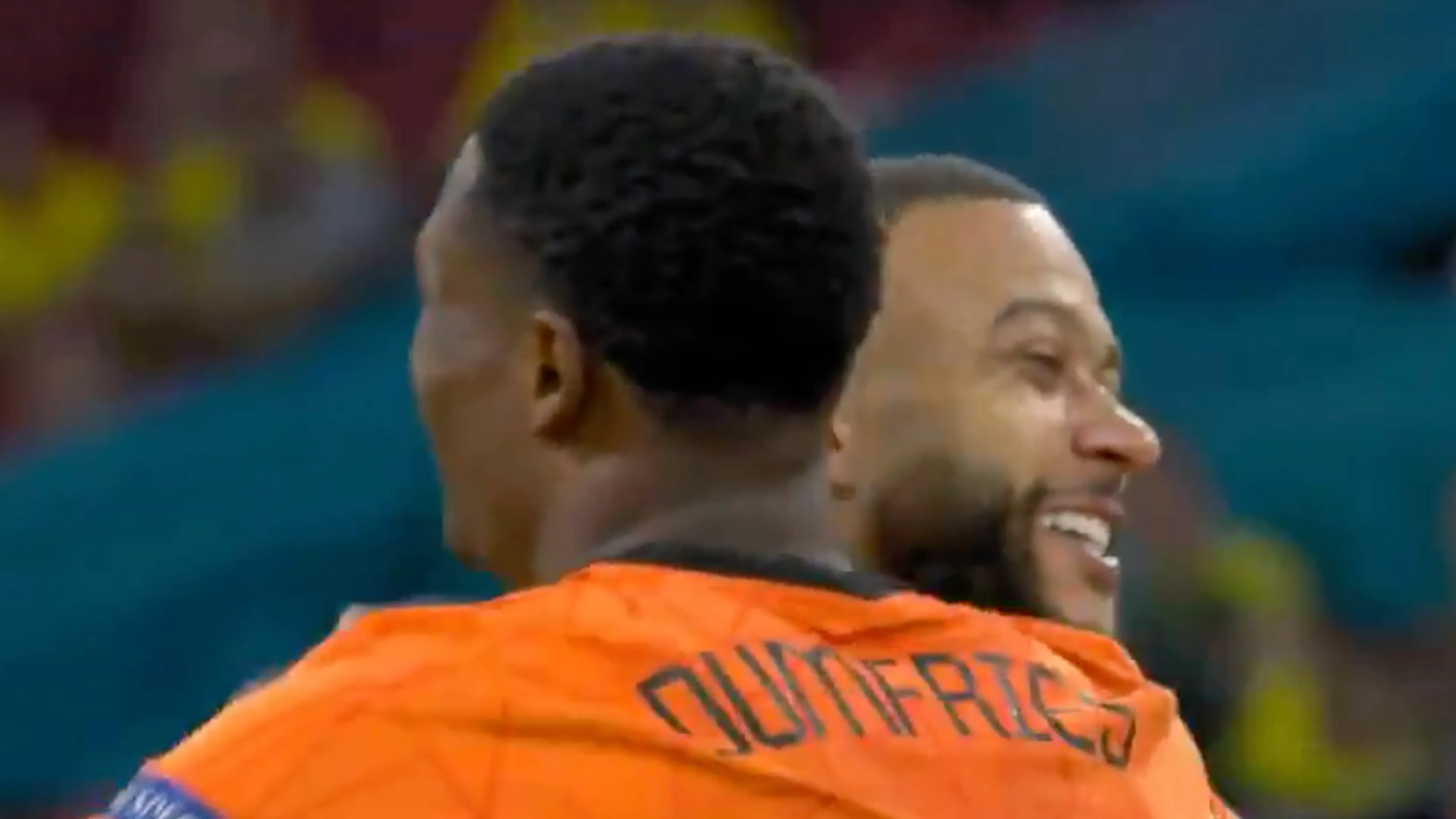 VIDEOGOAL: Dumfries kopt Nederlands elftal weer op voorsprong