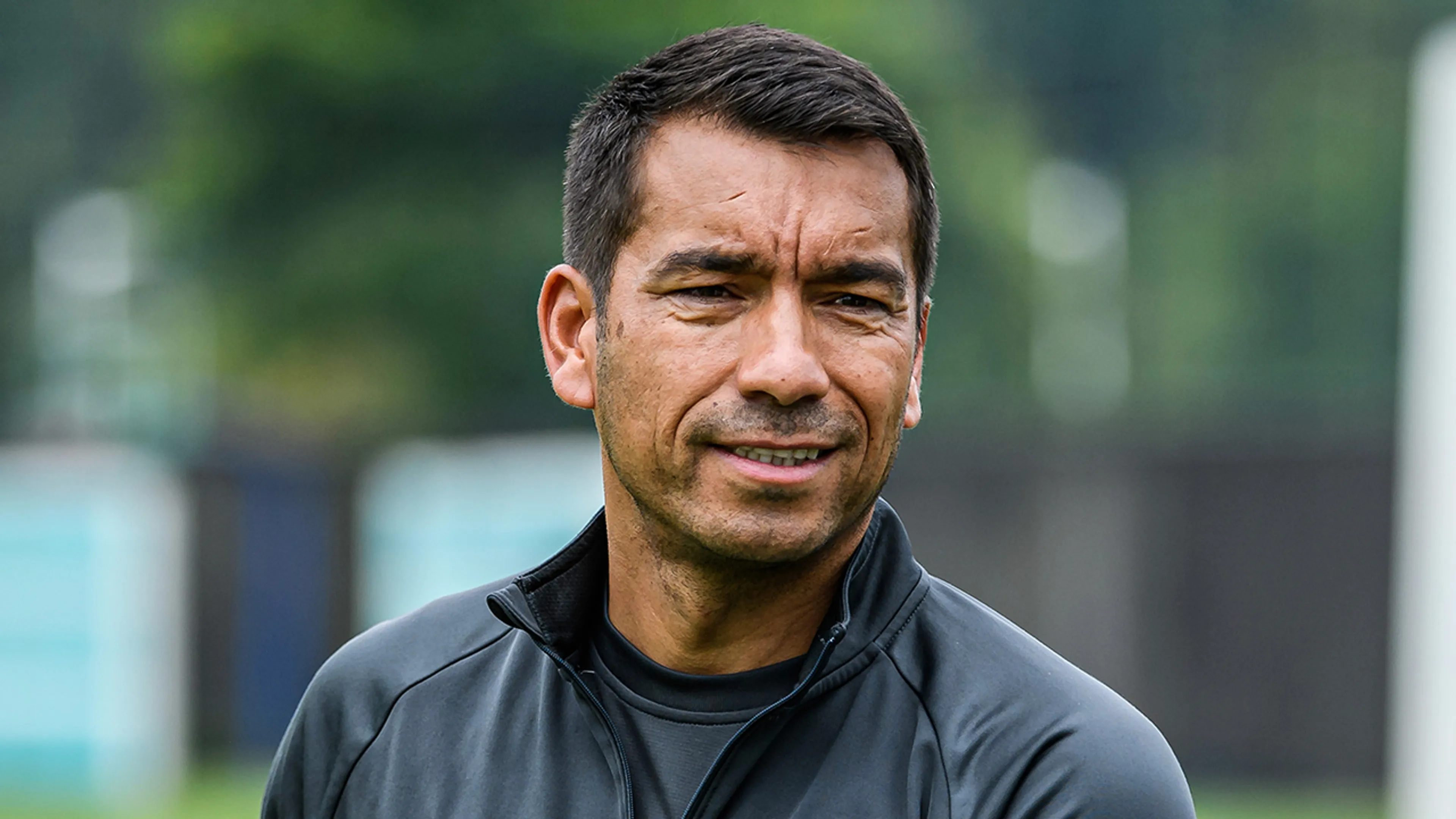 Van Bronckhorst in mineur na nederlaag bij debuut in China