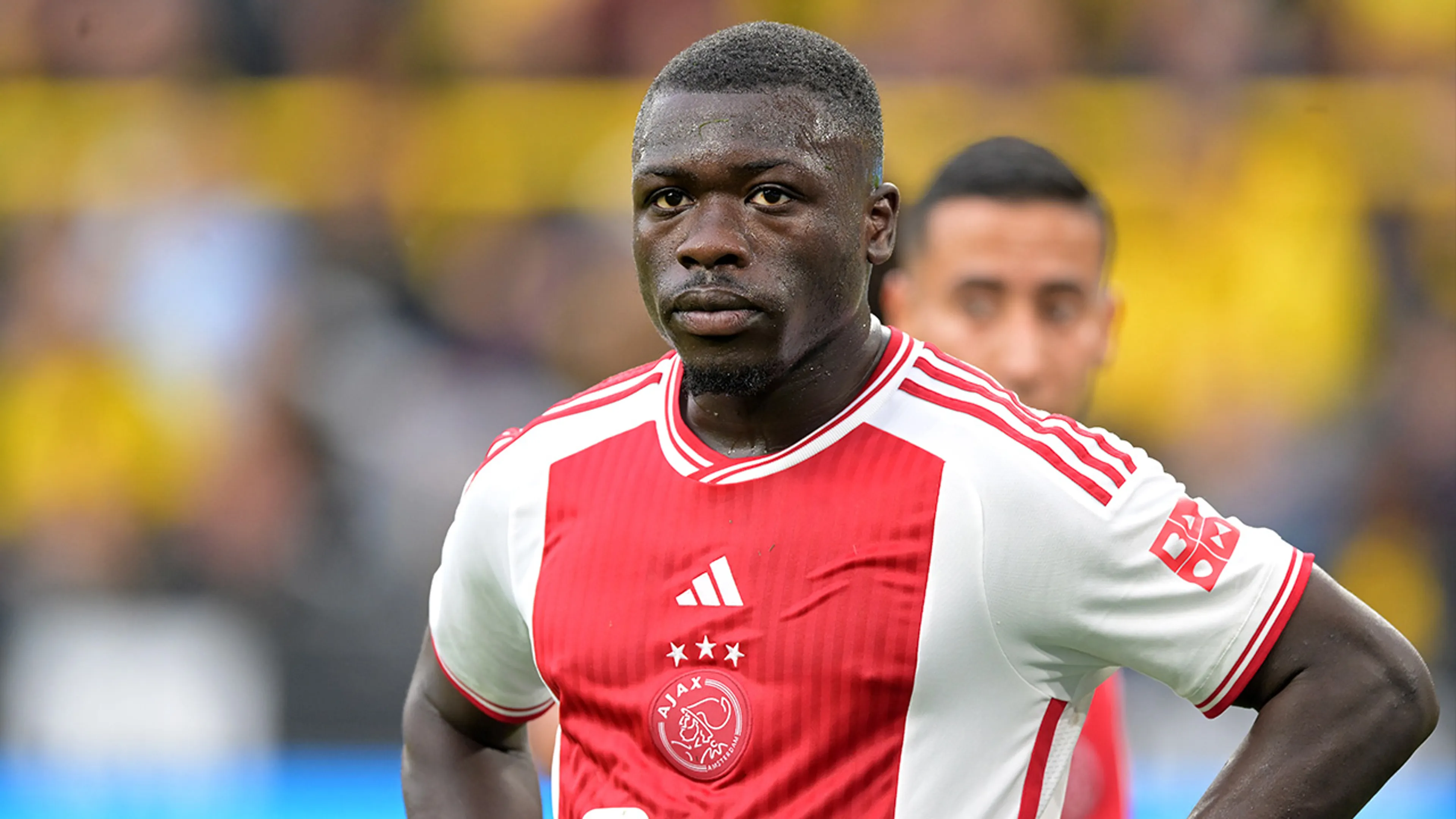 FC Twente-fan (16) krijgt 'alternatieve straf' voor racistisch bejegenen van Brian Brobbey