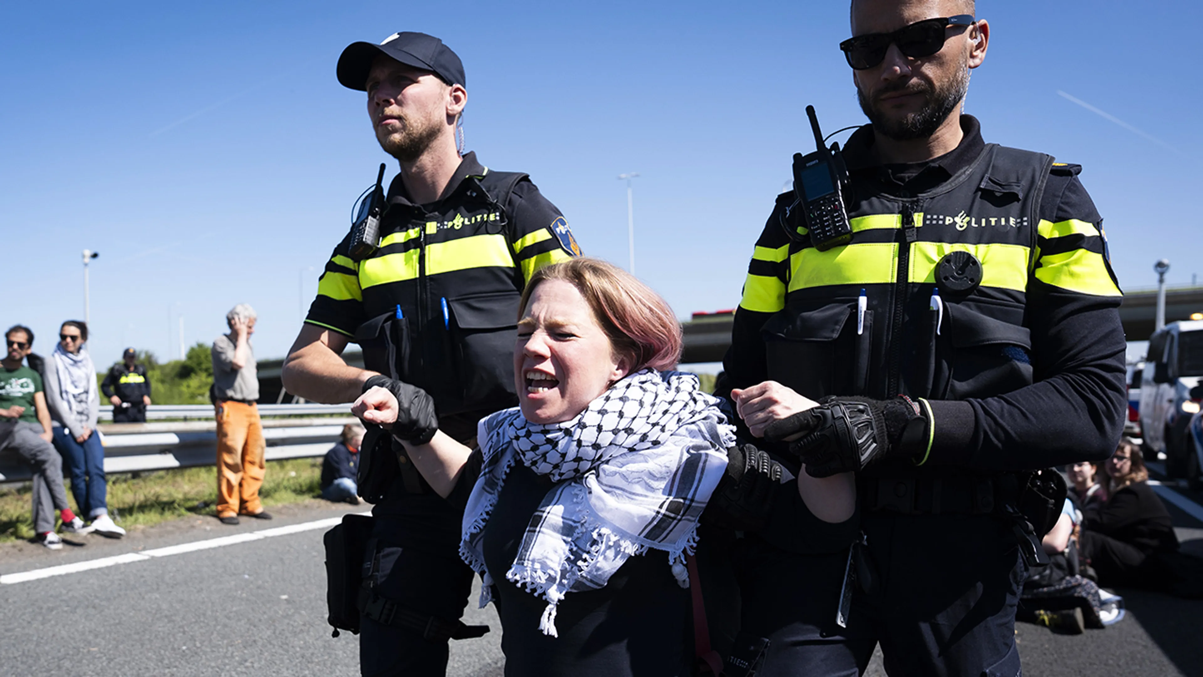 Zes XR-activisten veroordeeld na blokkeren snelweg bij Utrecht: dit staat ze te wachten