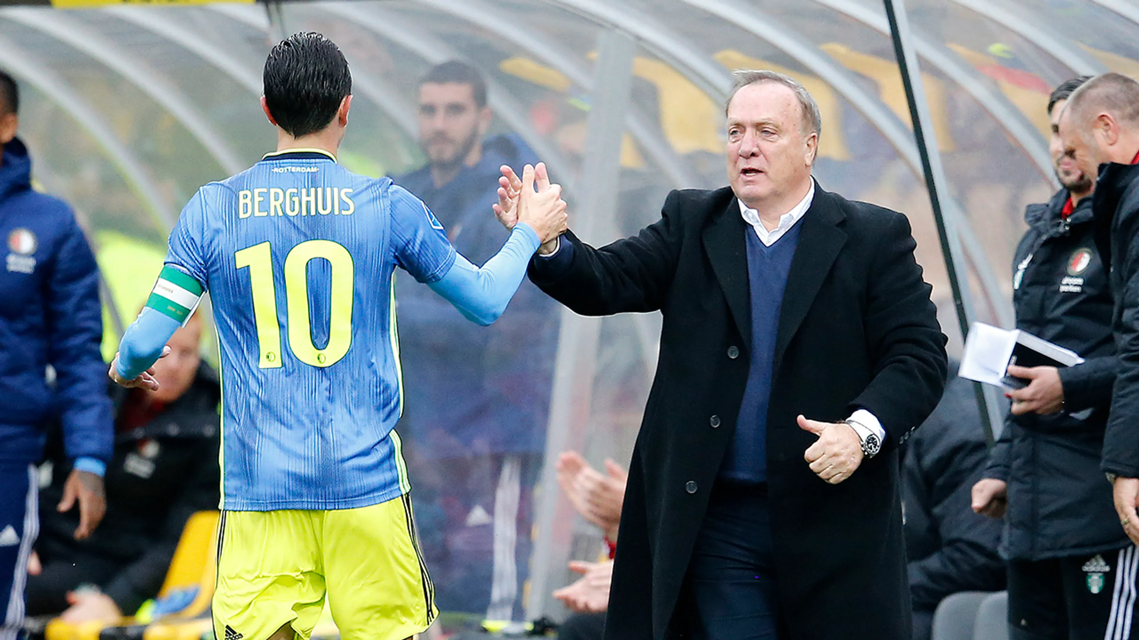 Advocaat start bij Feyenoord met winst