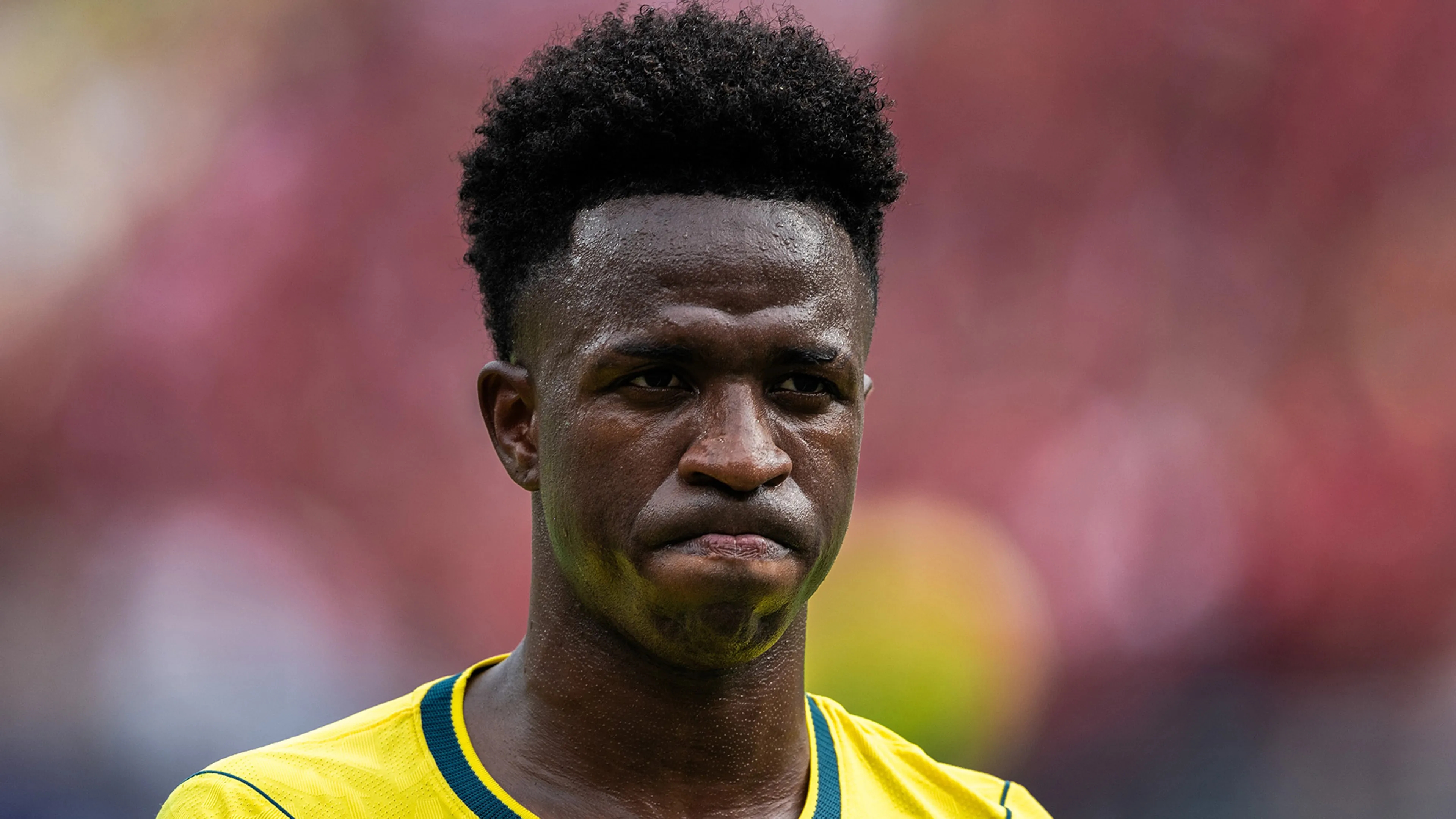 Vinicius Jr. zorgt voor verbazing in voetbalwereld na cosmetische ingreep aan zijn kin
