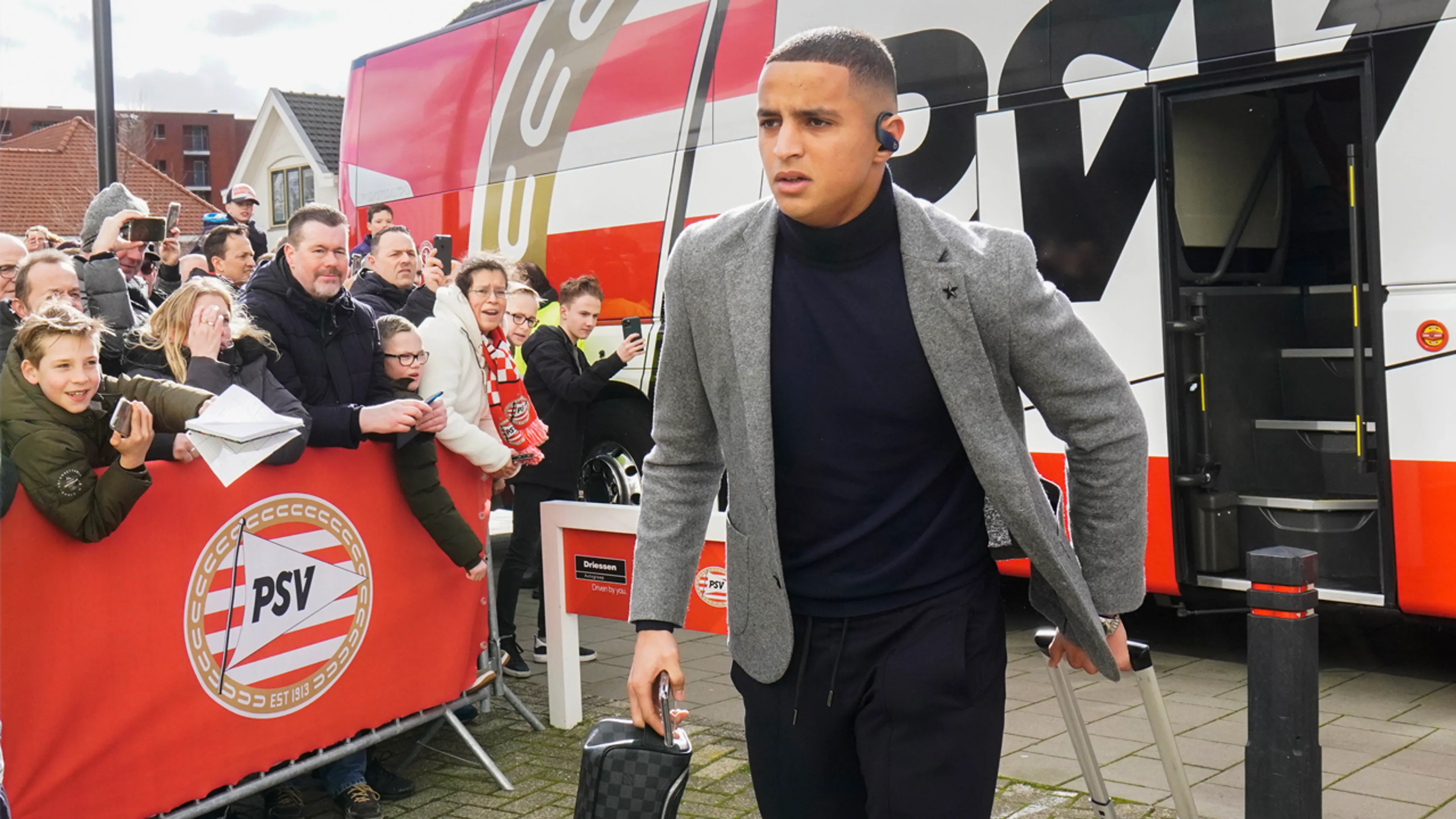 PSV-trainer Schmidt kiest voor Ihattaren in plaats van Thomas