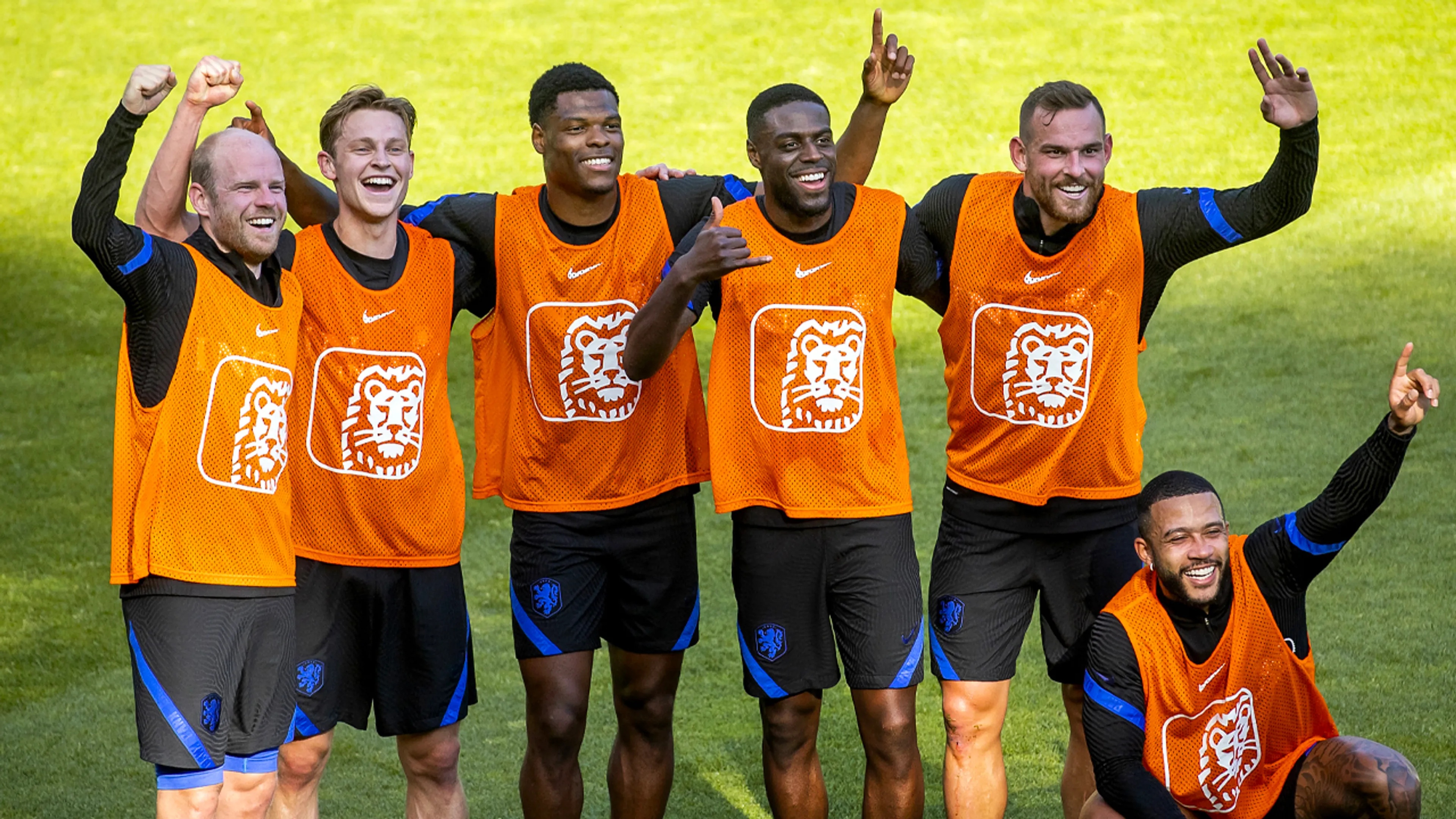 'Overmars en Van Bommel willen Oranje-international naar Antwerp FC halen'