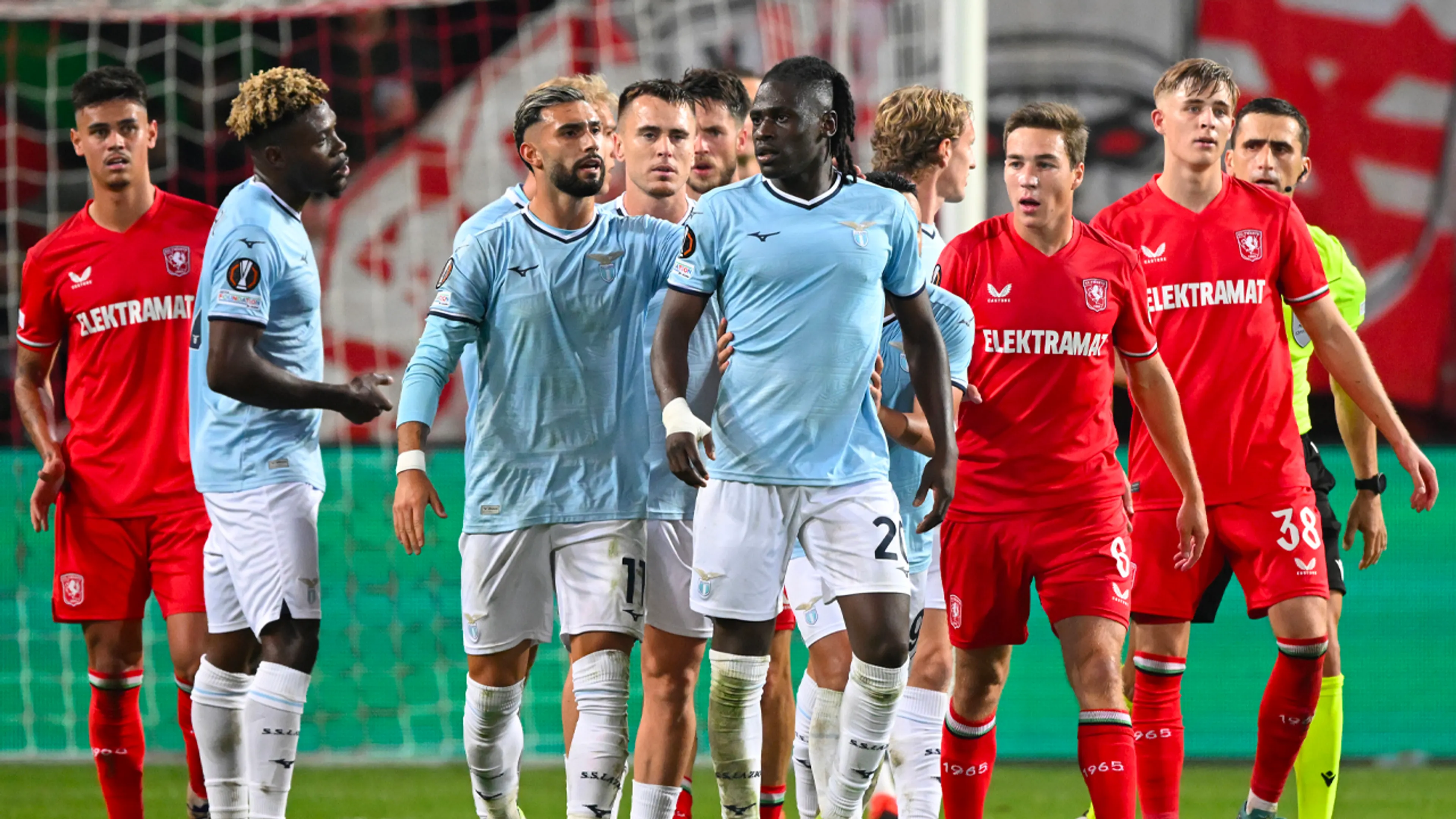 FC Twente krijgt forse straf van UEFA voor racistische uitingen in duel met Lazio