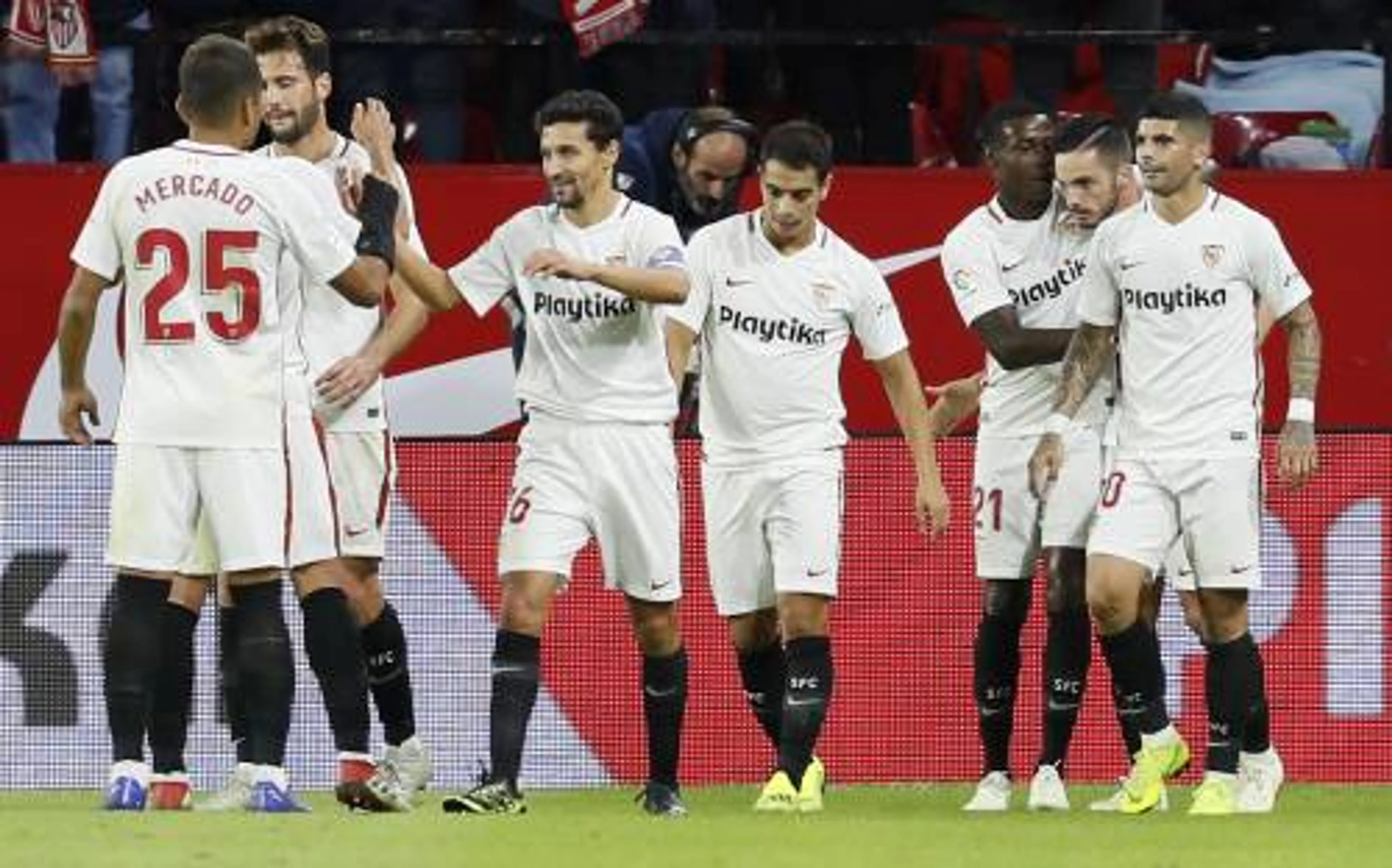 Sevilla derde na zege op Huesca