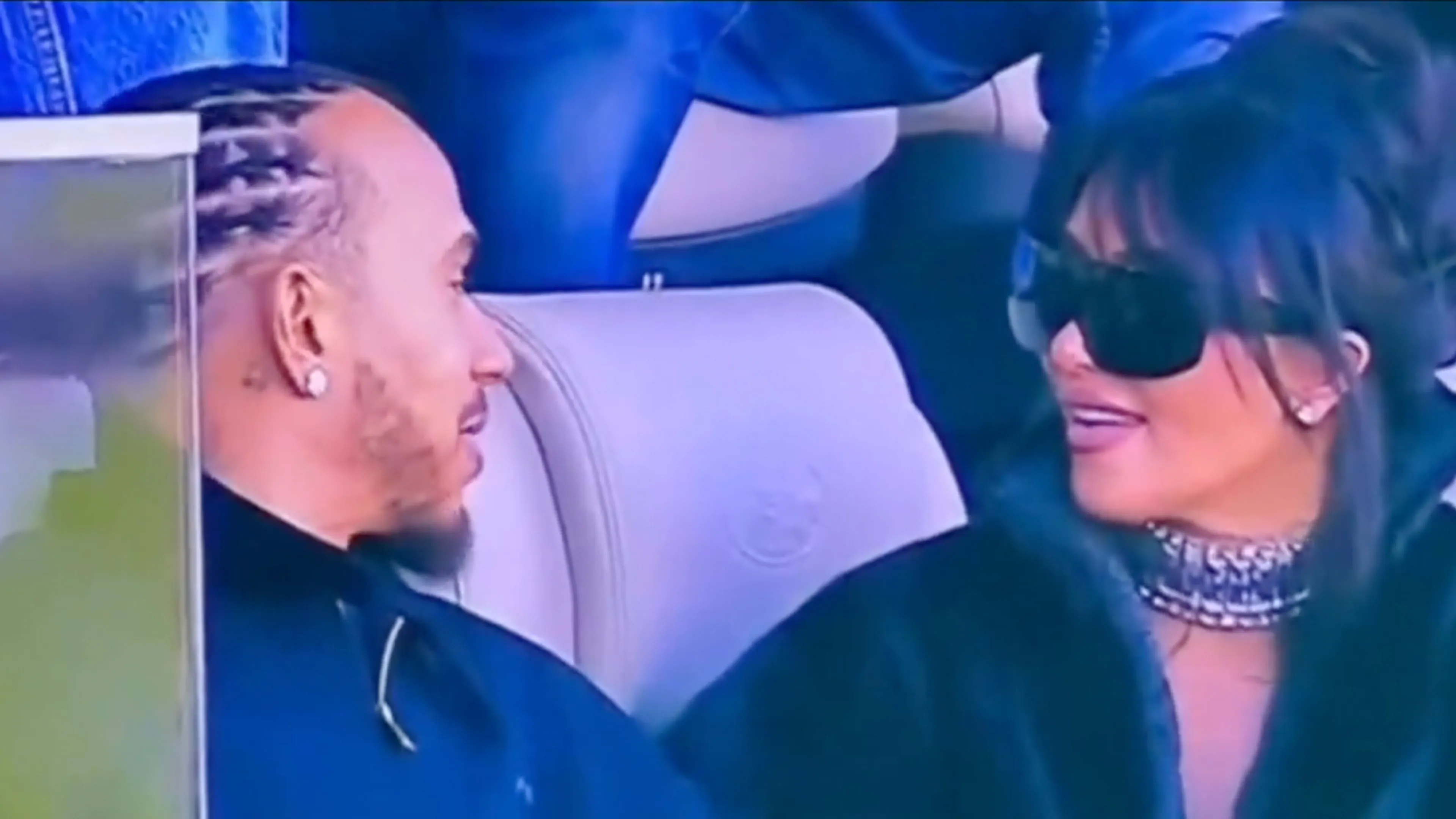 Lewis Hamilton en Kim Kardashian samen bij Super Bowl, liplezer ontcijfert intieme belofte