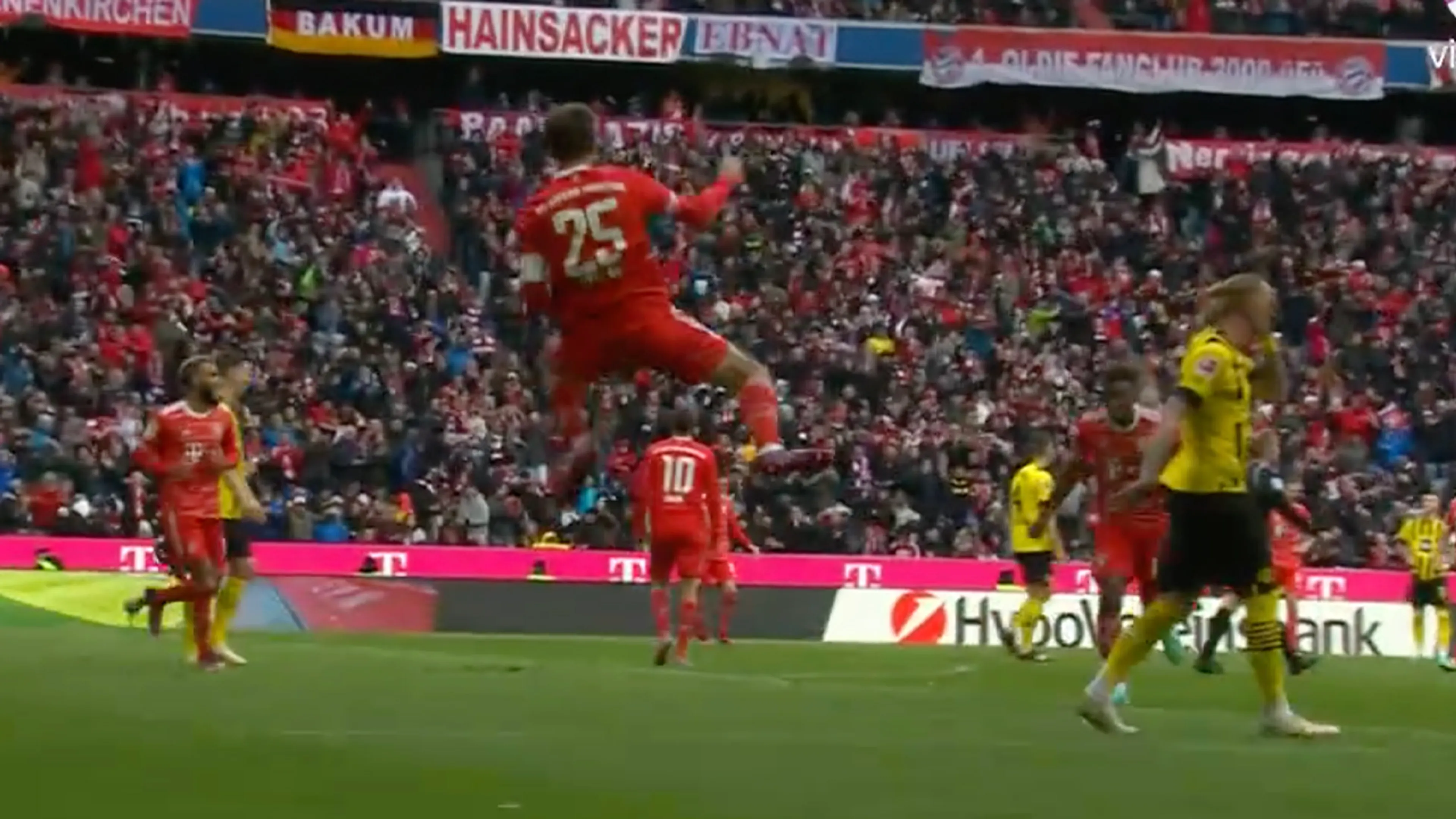 Videogoal: Bayern schiet uit startblokken tegen Dortmund en leidt met 3-0