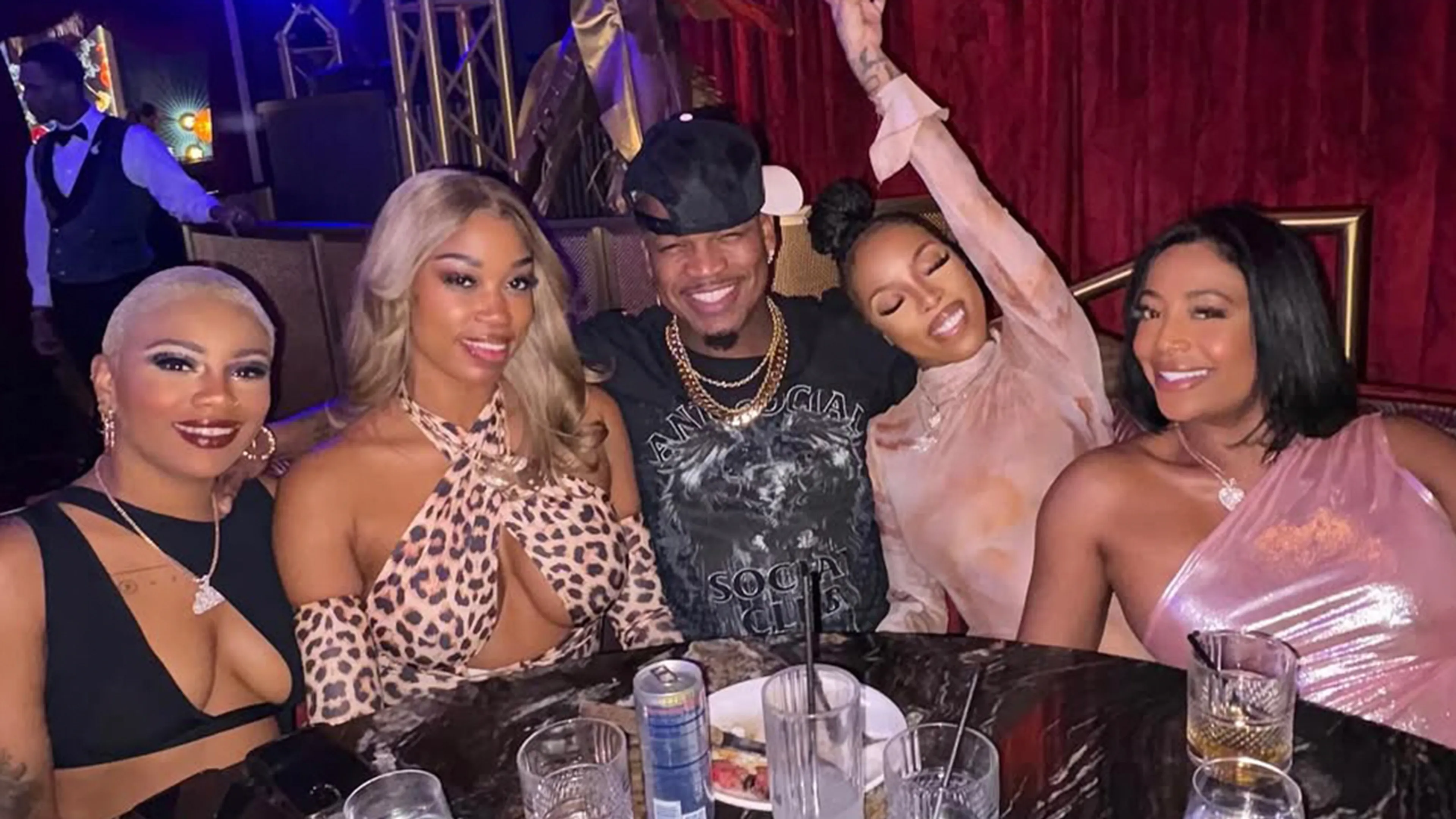 Amerikaanse zanger Ne-Yo heeft relatie met drie vrouwen: 'Ik hoef niet langer vreemd te gaan'