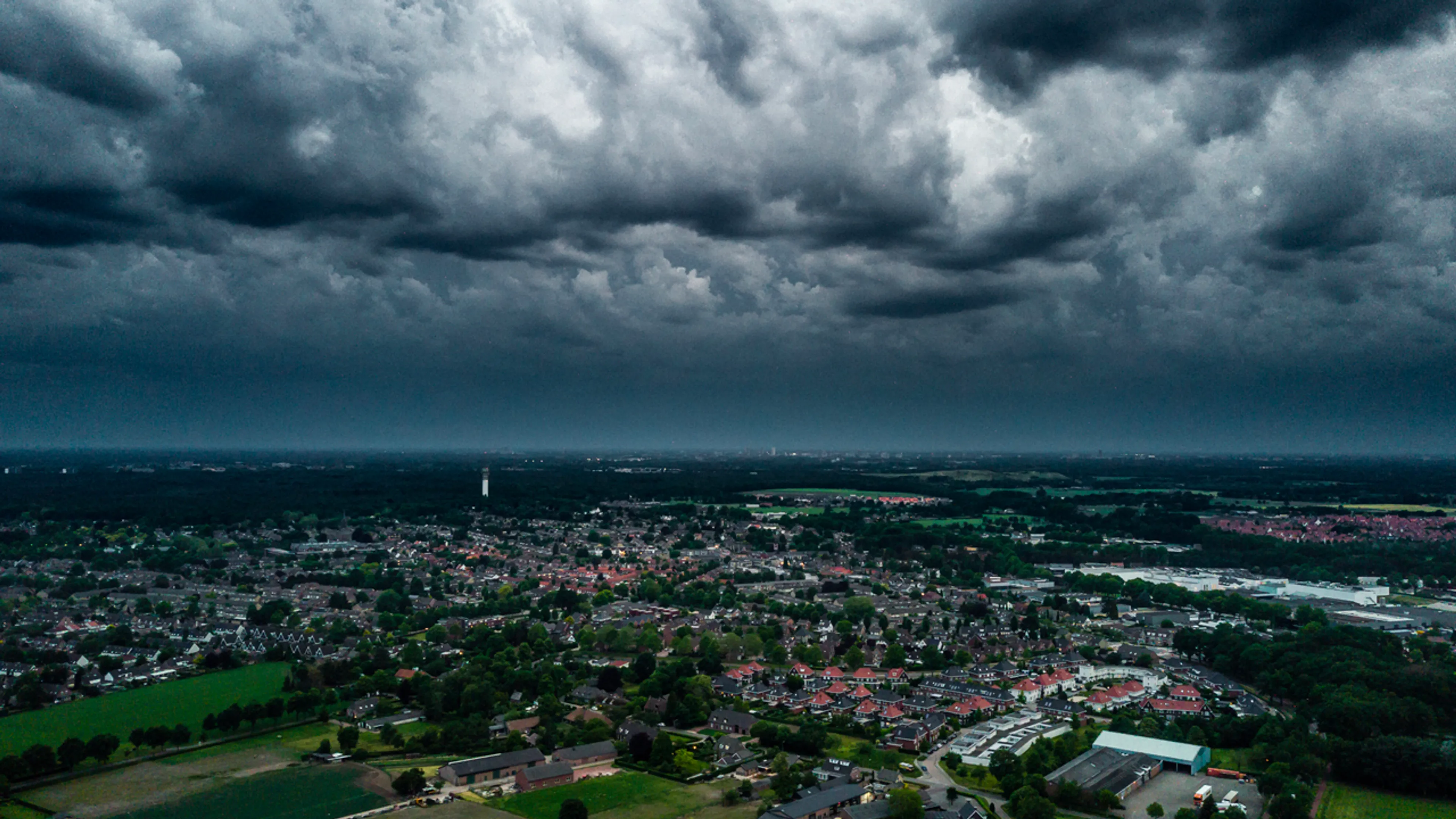 Dinsdagmiddag code geel: onweer, windstoten en mogelijk hagelstenen van 2 centimeter