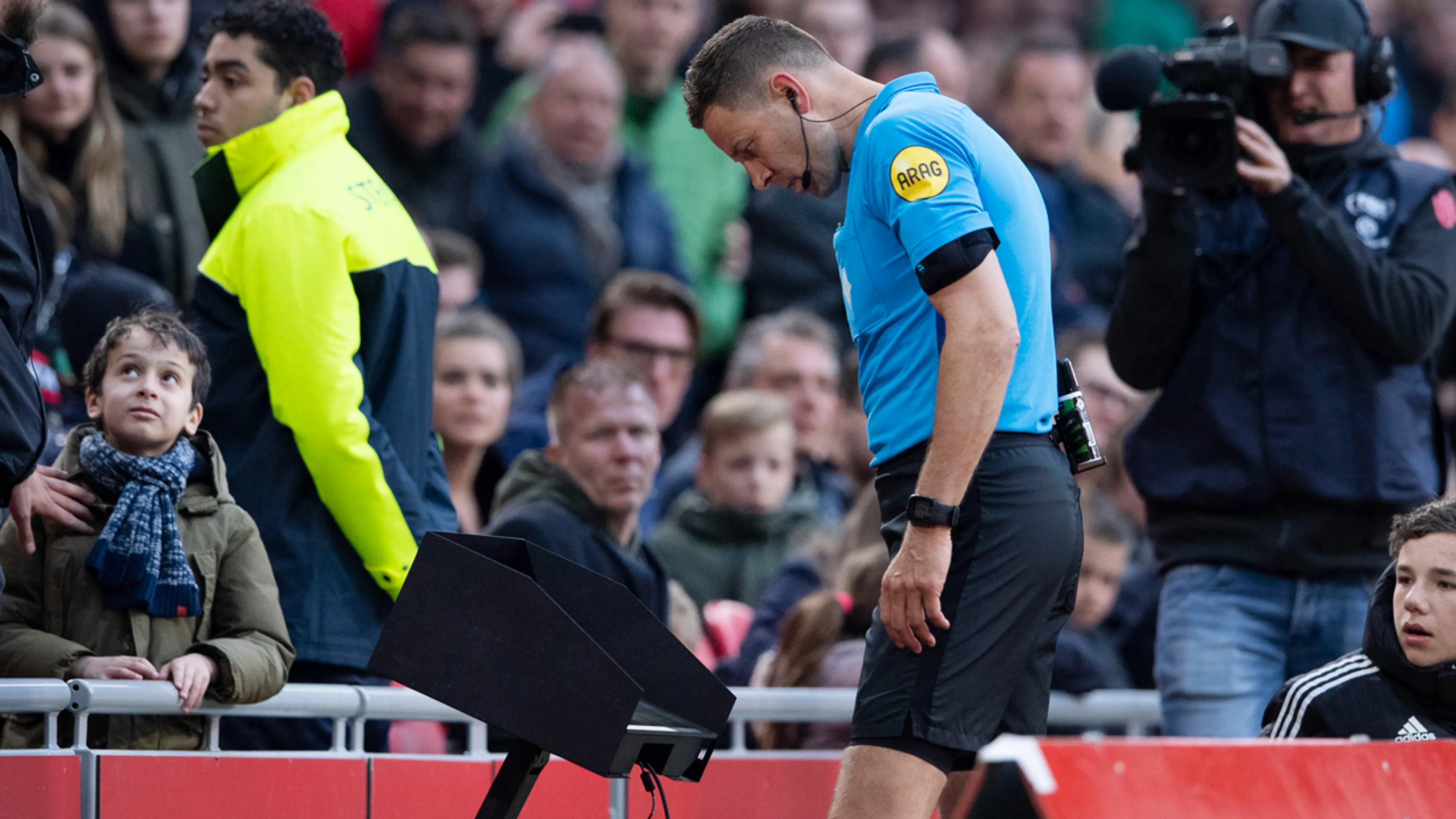 Zonder VAR zou PSV boven Ajax staan
