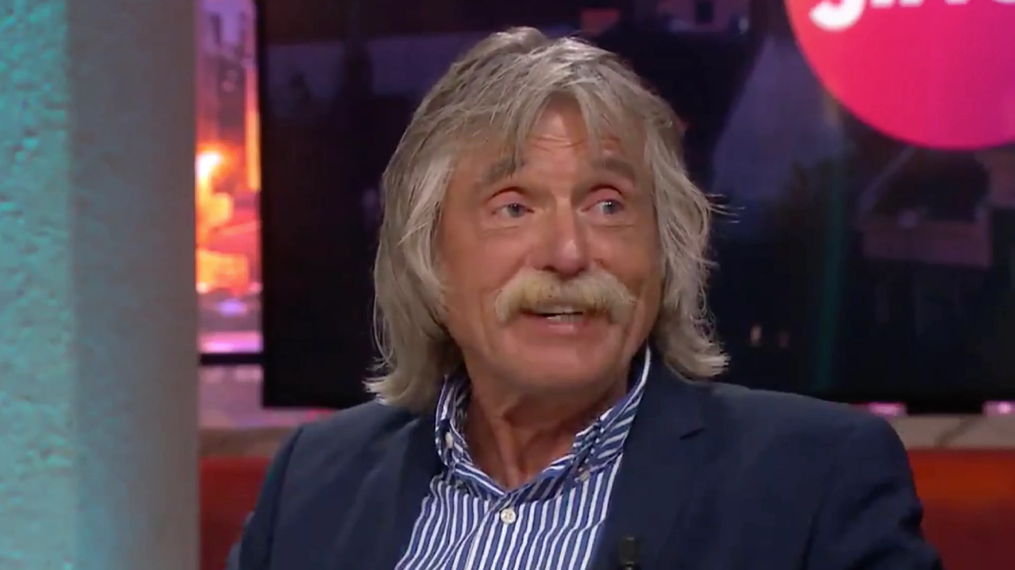 Johan vertelt over bijzondere tic: 'Of mijn vrouw er nu boos om wordt of niet'