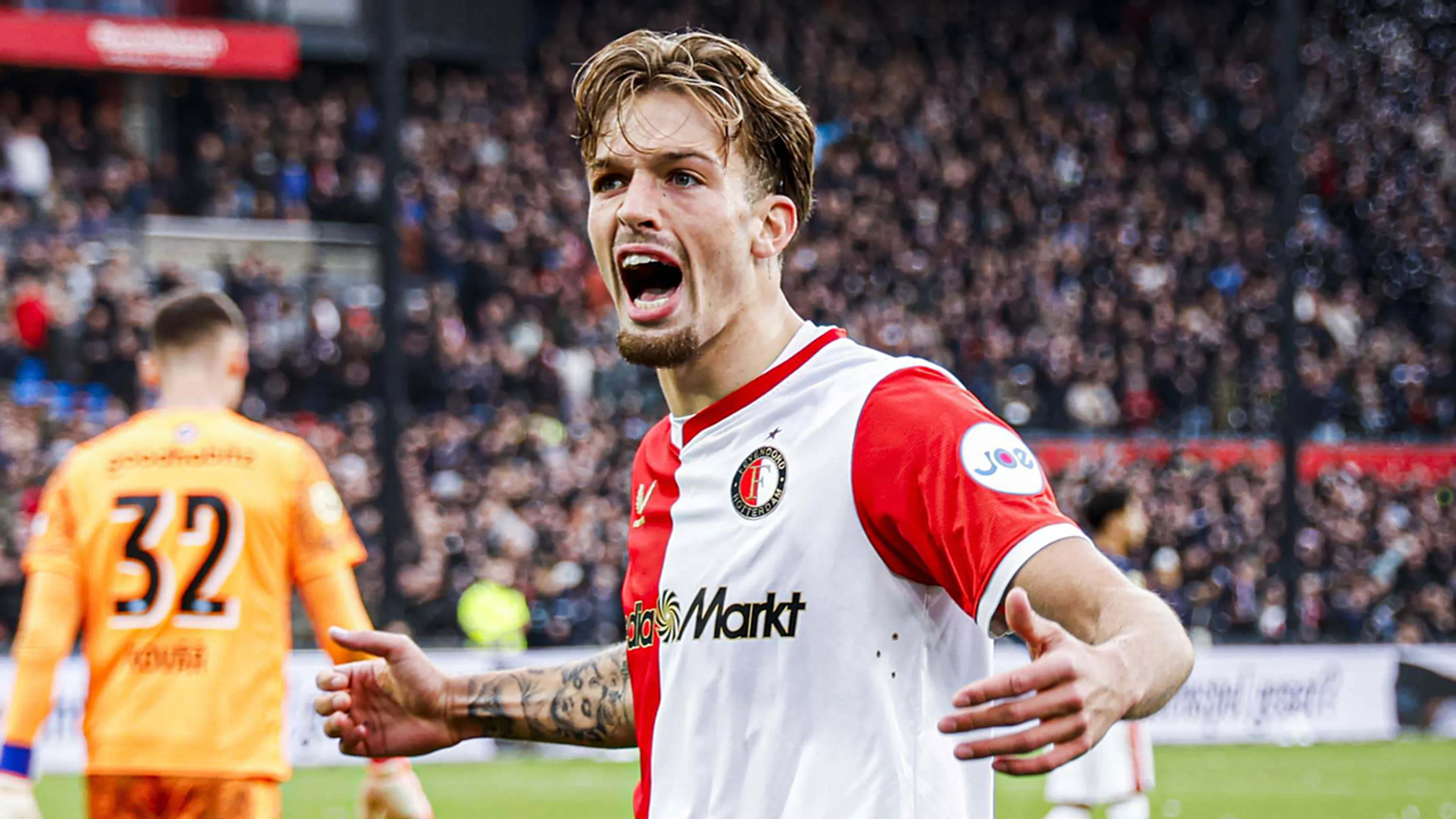 Zien: Valente slaat via social media hard terug na kritiek Feyenoord-supporter