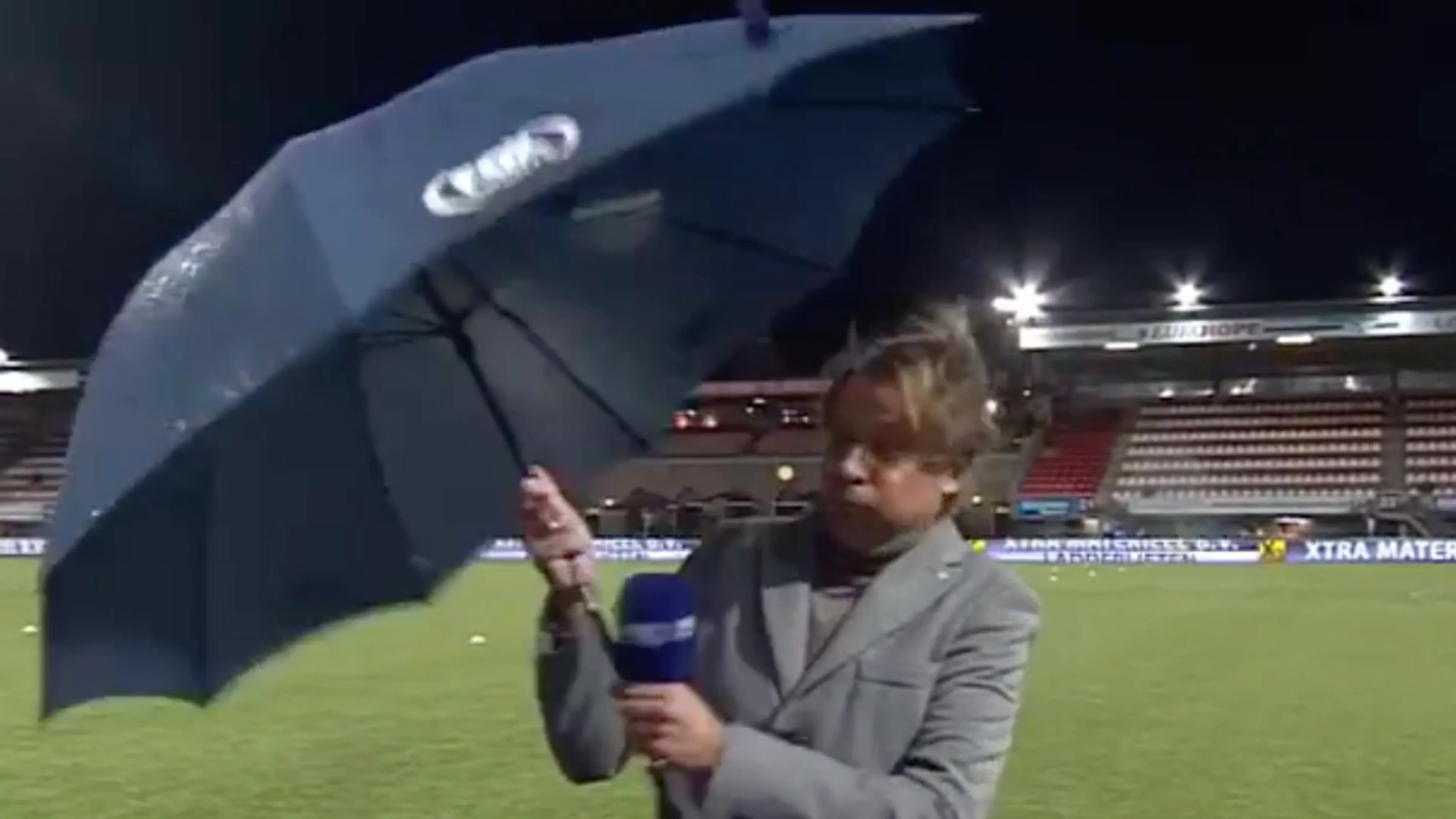 Hans Waay Jr. heeft het zwaar in de wind op Het Kasteel