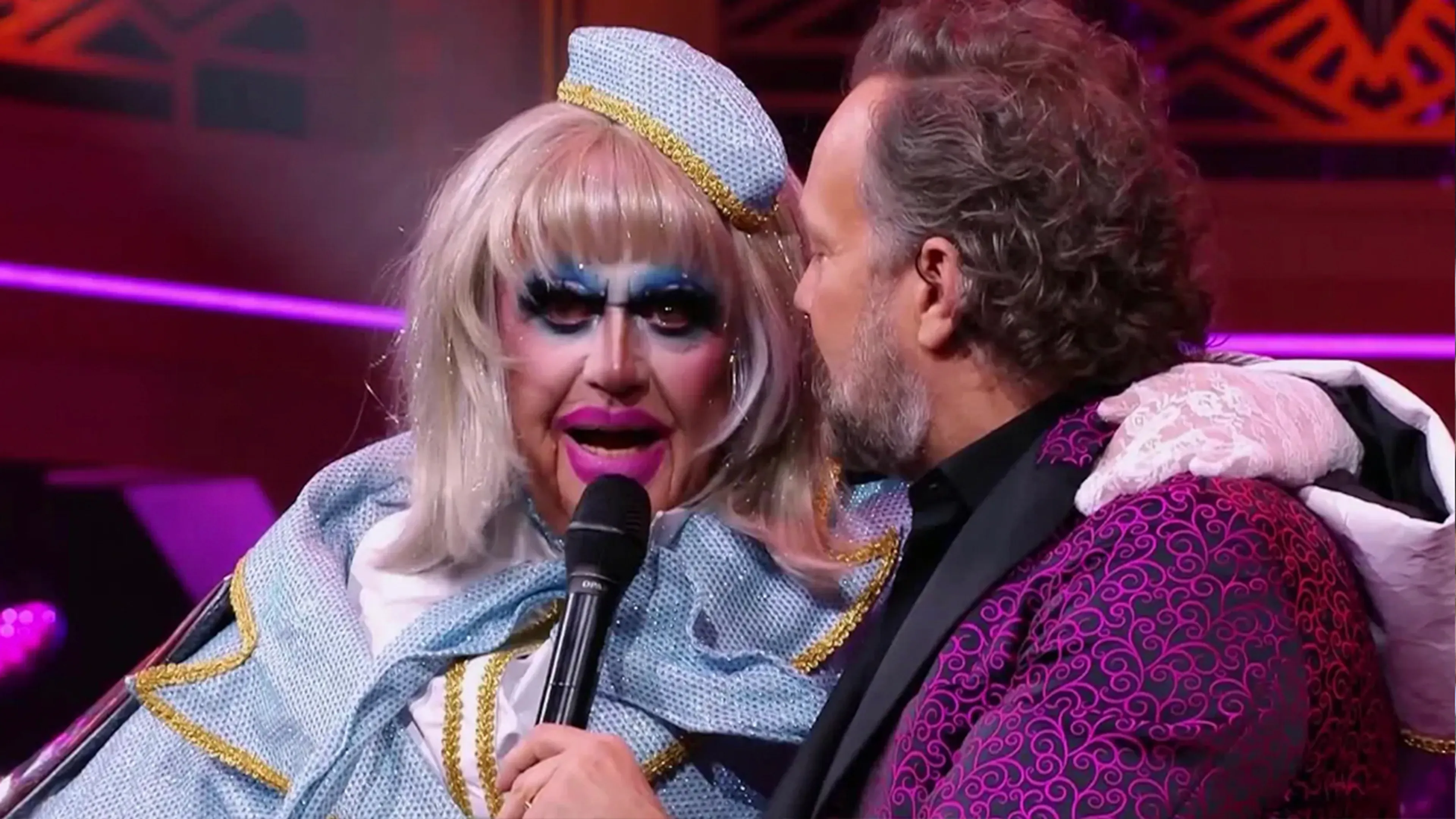 Kijkers gaan stuk om Harry Mens als Mystery Queen in Make Up Your Mind: 'Geweldige act'