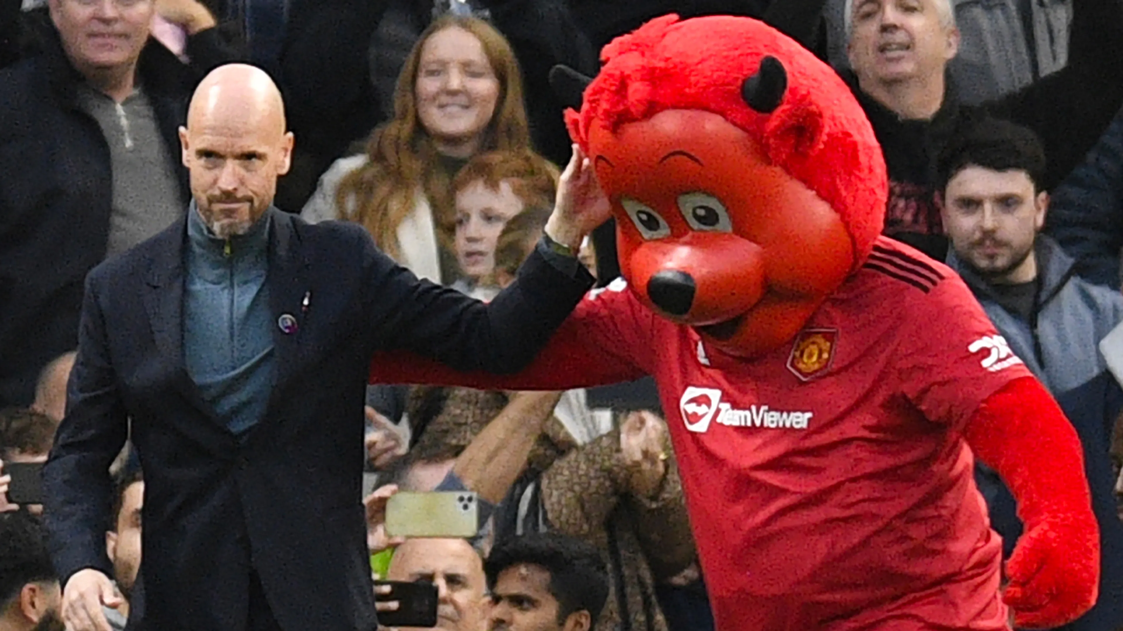 Ten Hag ontsnapt in slotfase tegen West Ham United