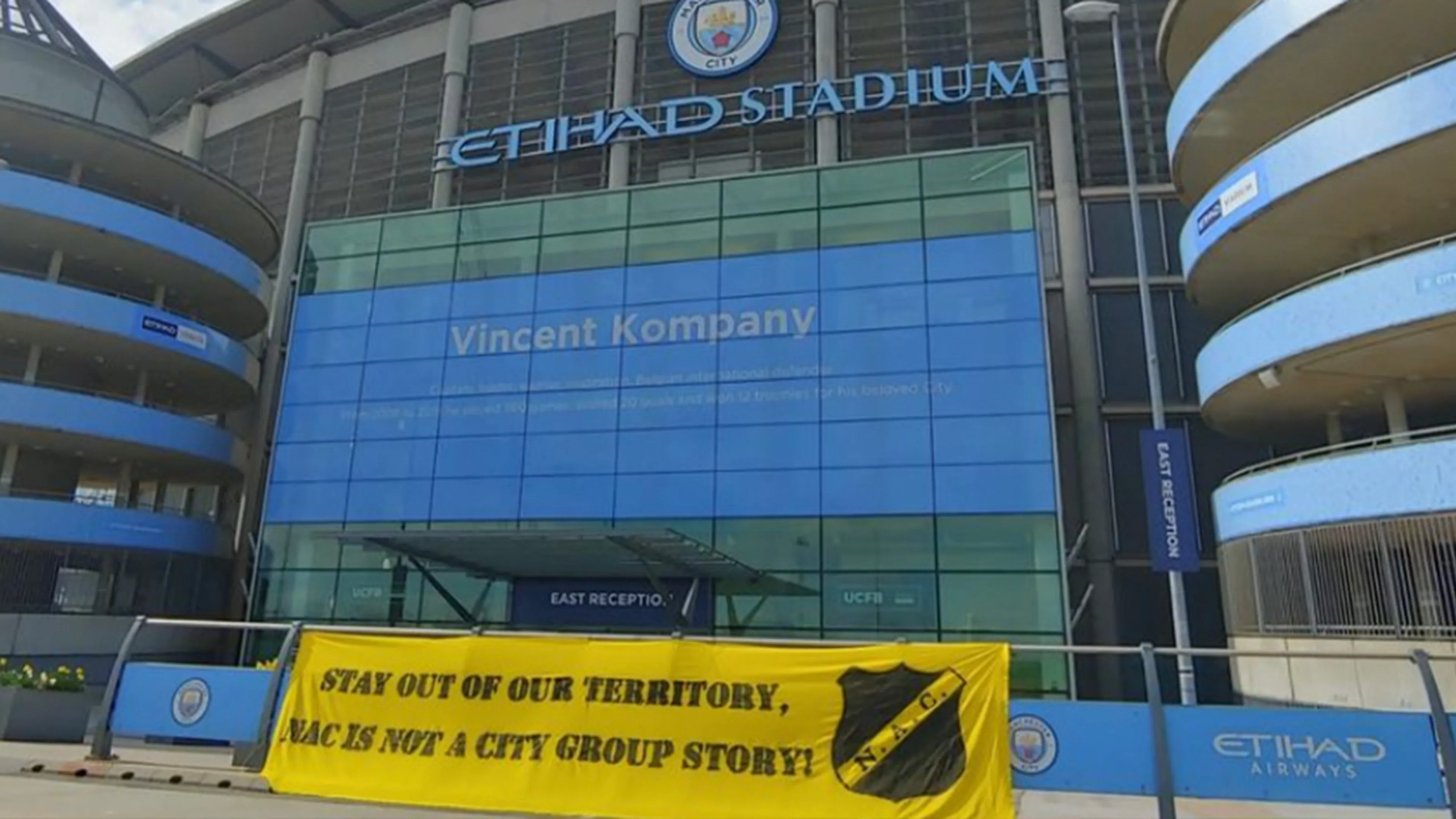 NAC-fans hangen spandoeken op bij drie stadions: 'Ons zullen ze nooit krijgen'