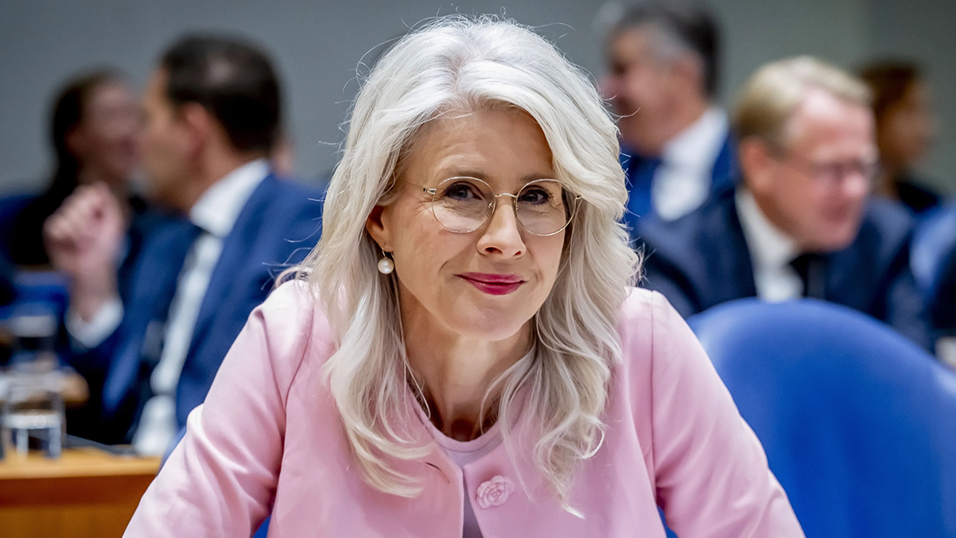 Mona Keijzer belooft schadevergoeding aan ondernemers in Ter Apel vanwege asielproblemen