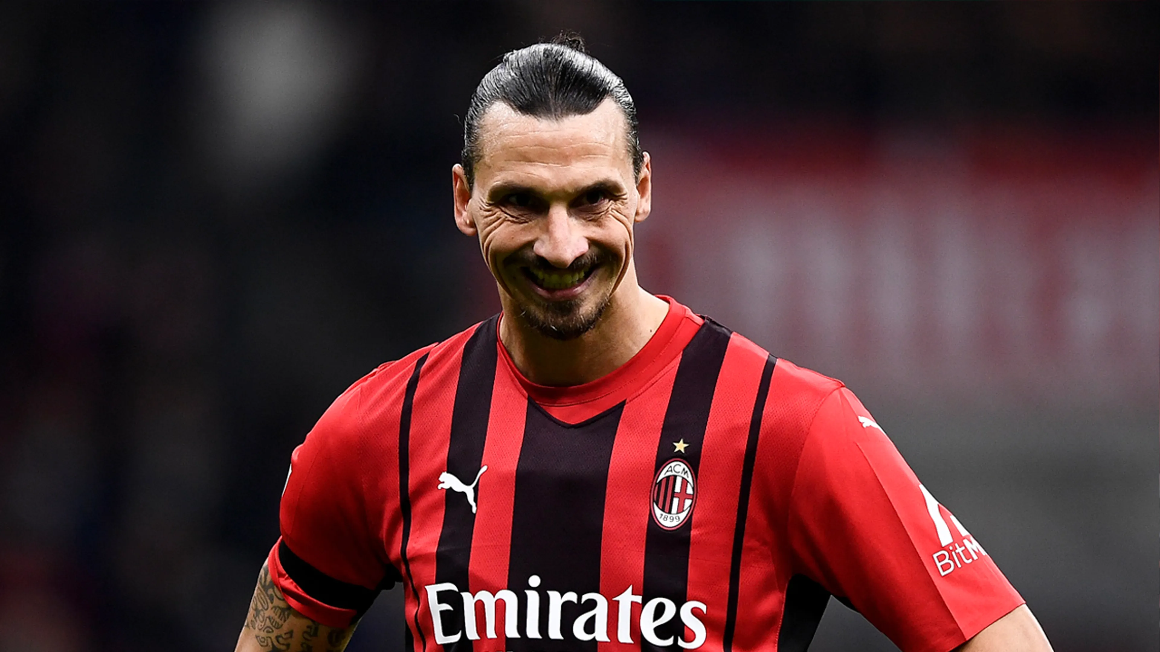 'Ibrahimović (40) weet van geen ophouden en verlengt contract bij AC Milan'