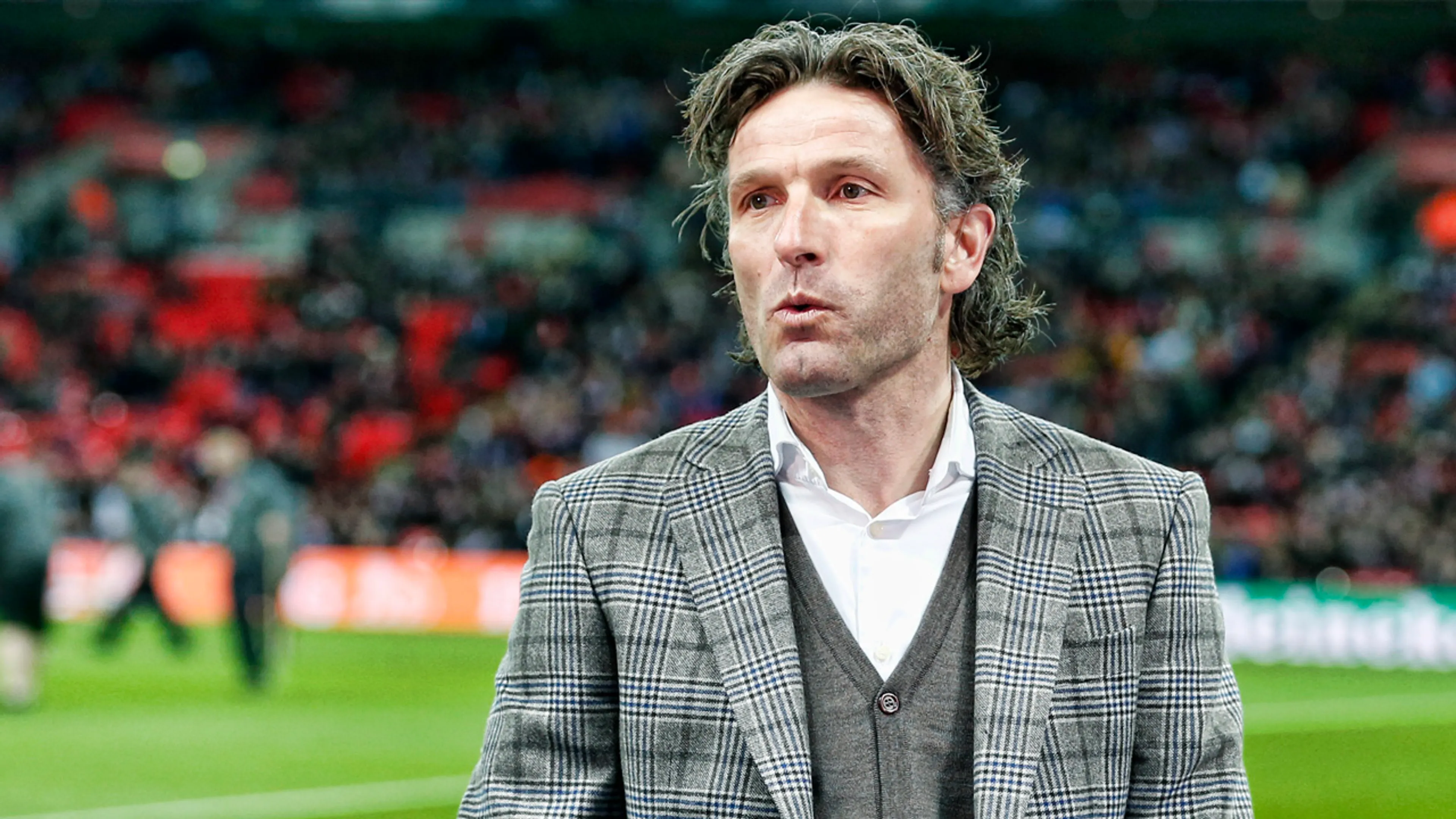 Waterreus haalt snoeihard uit naar ‘gepensioneerd skileraar’ van Ajax