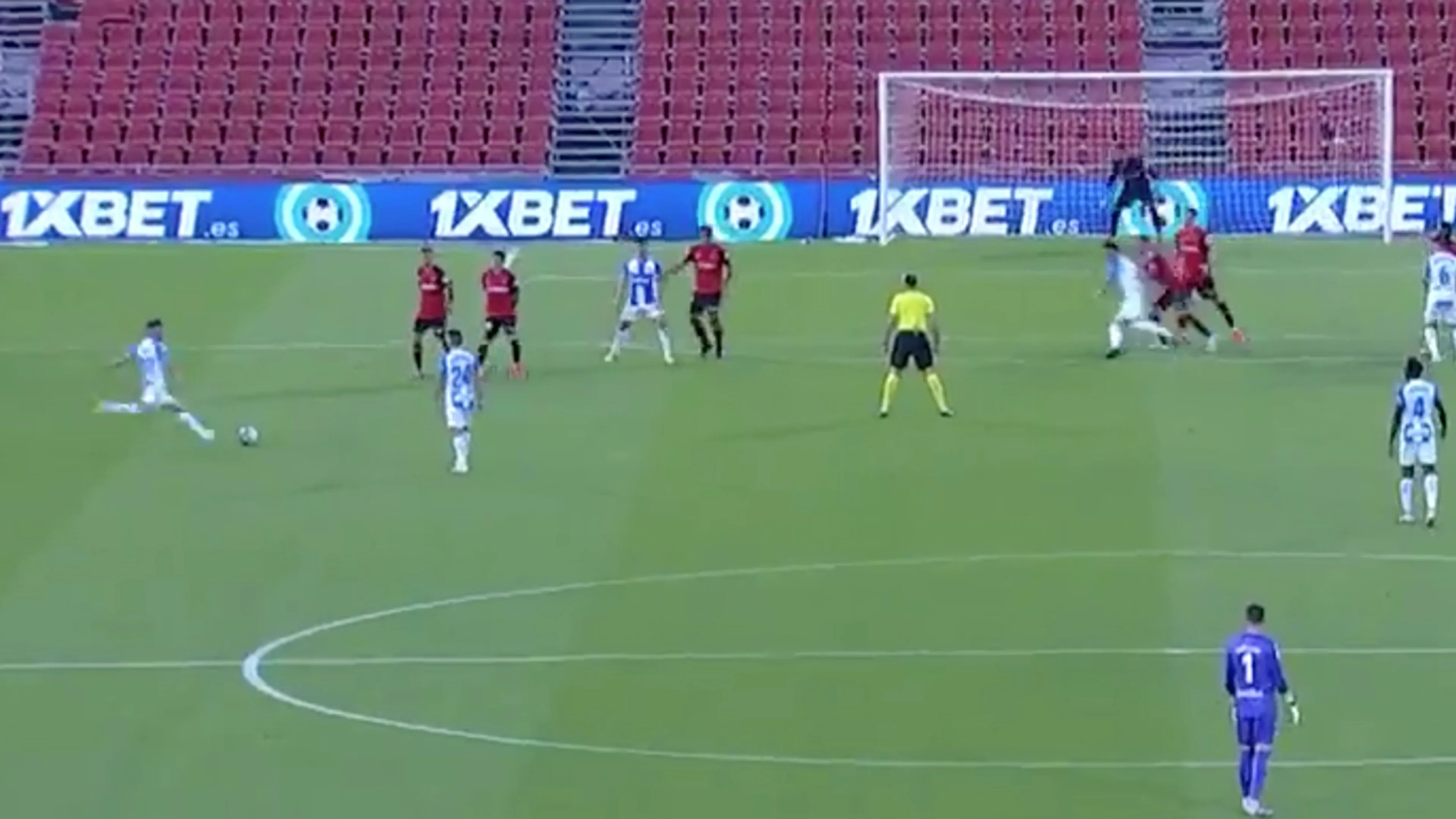 Real-huurling Rodriguez scoort weergaloze vrije trap voor Leganés
