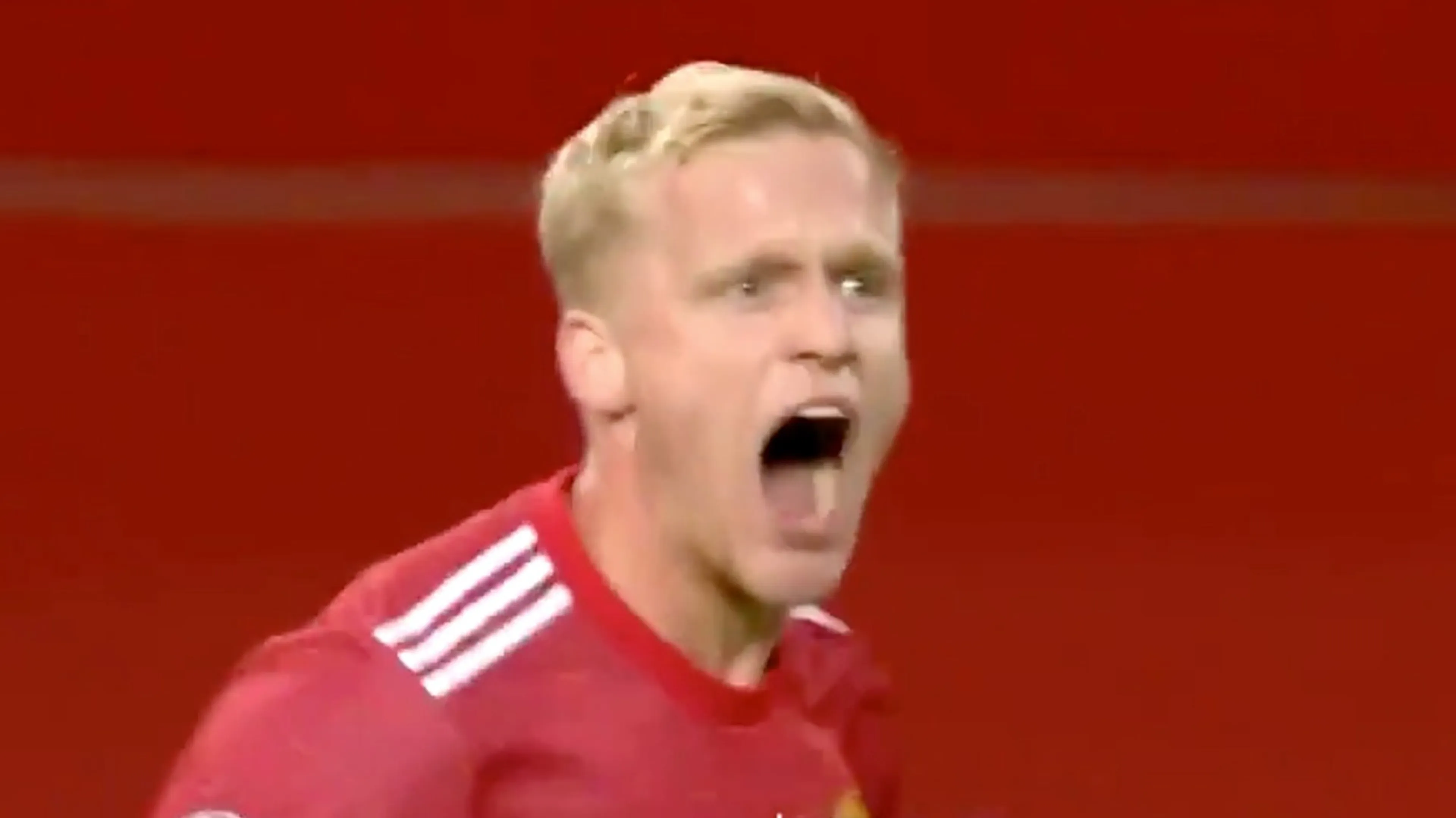 ZIEN! Donny van de Beek scoort tijdens zijn debuut op Old Trafford