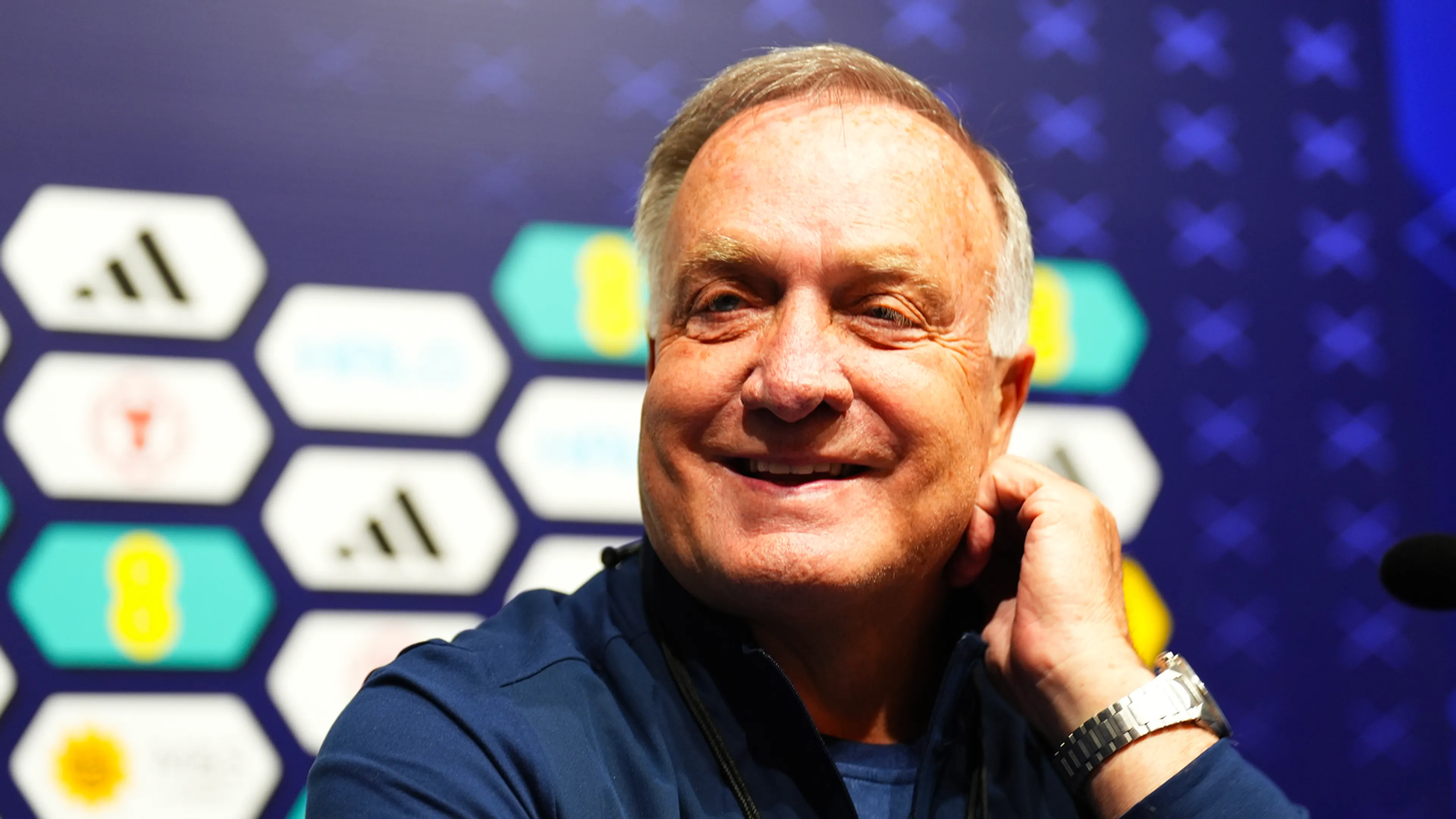 Gaat Dick Advocaat langer door als bondscoach van Curaçao? 'Je weet het nooit!'