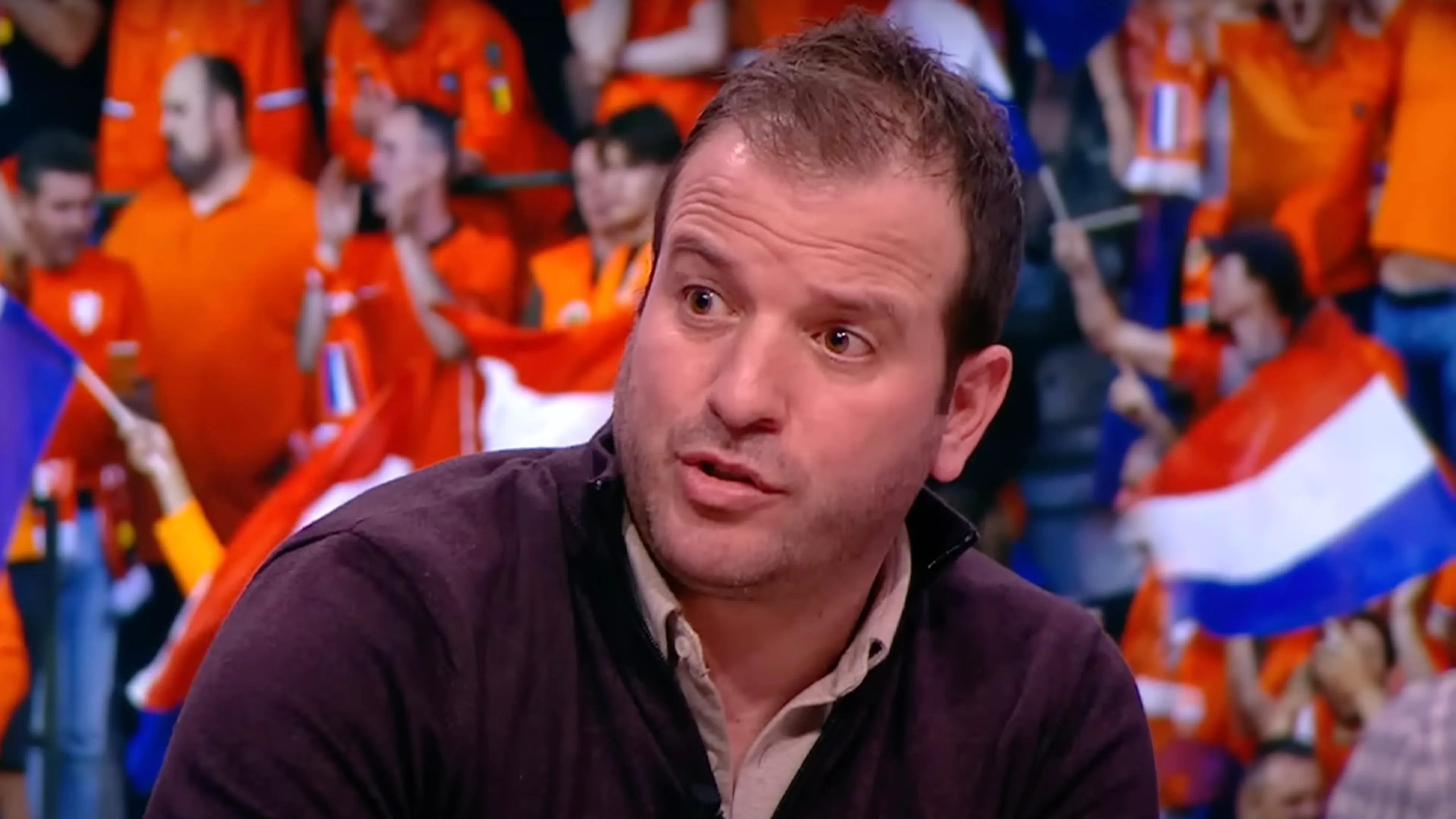Van der Vaart springt in de bres: 'De eerste die altijd de schuld krijgt, is Memphis'