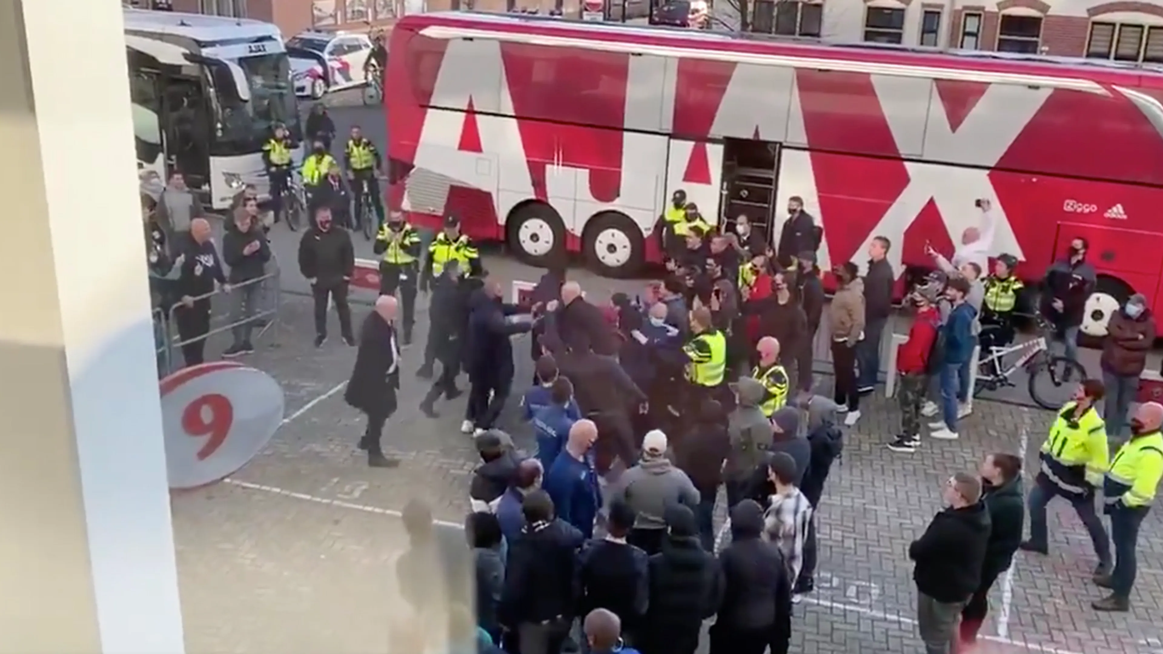 'Ajax doet aangifte nadat spelers belaagd werden na topper tegen PSV'