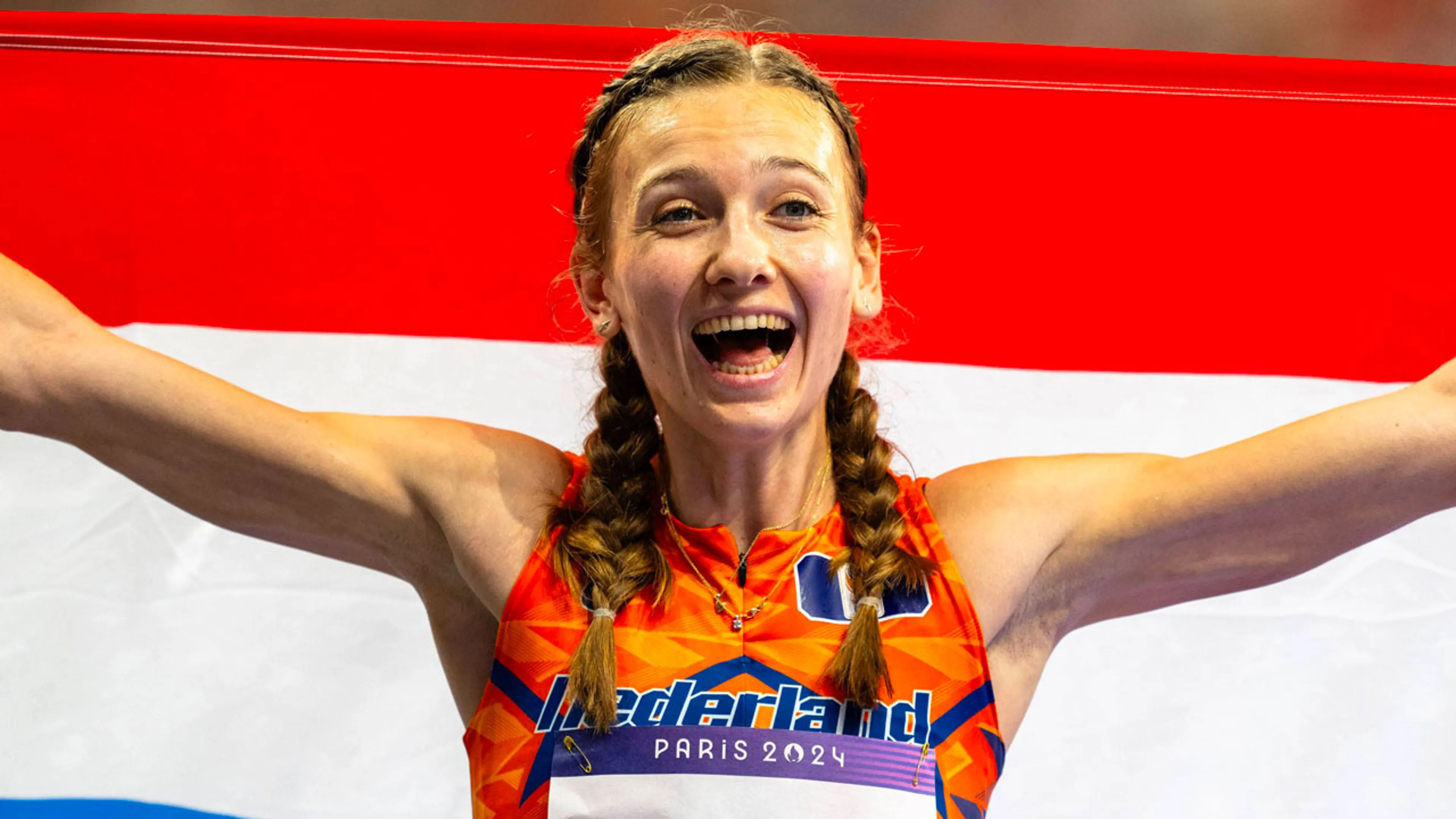 Femke Bol en Harrie Lavreysen vlaggendragers bij sluitingsceremonie Spelen