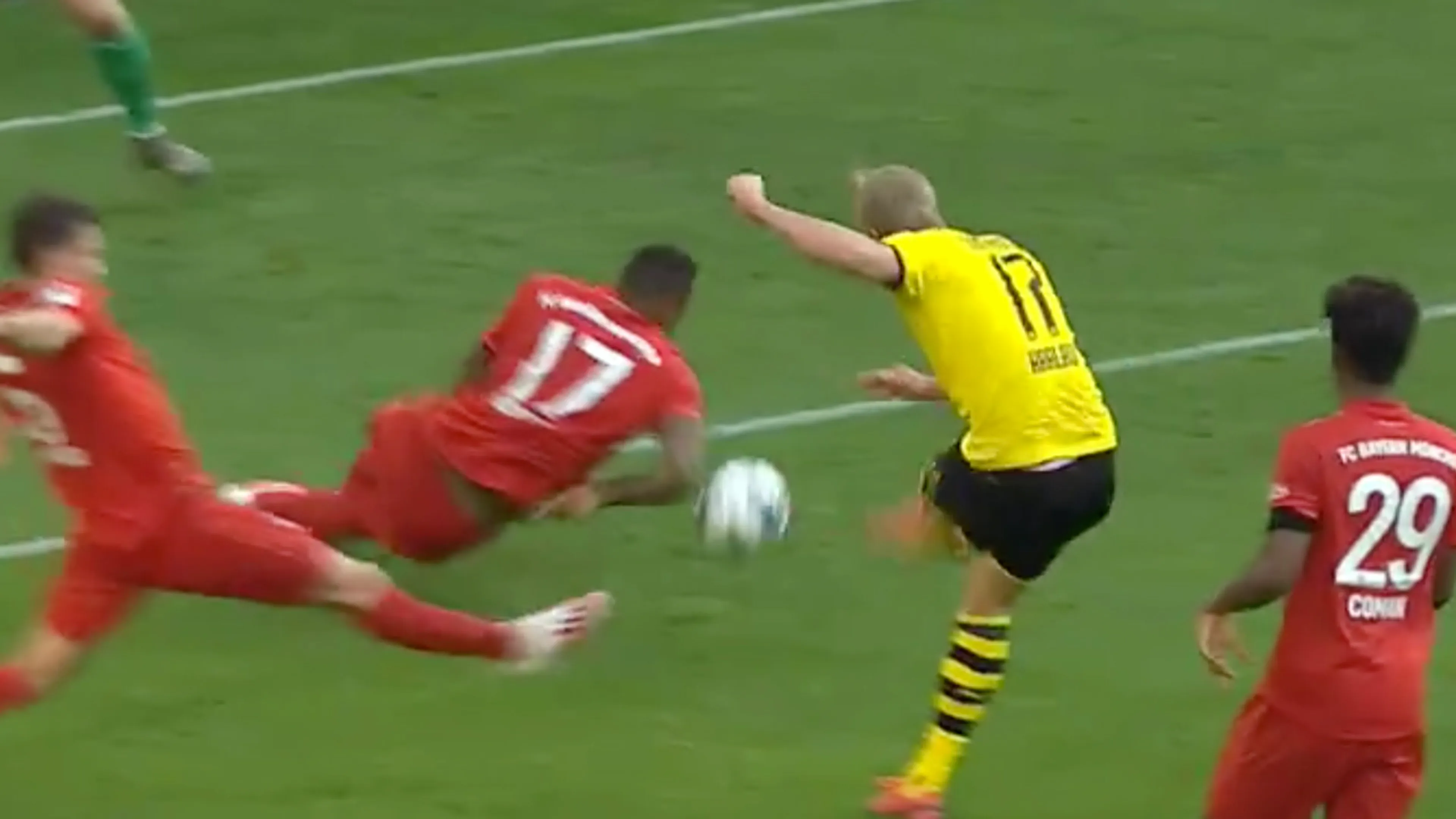 Onbegrip over hands-moment Boateng: 'Hallo, VAR?!'