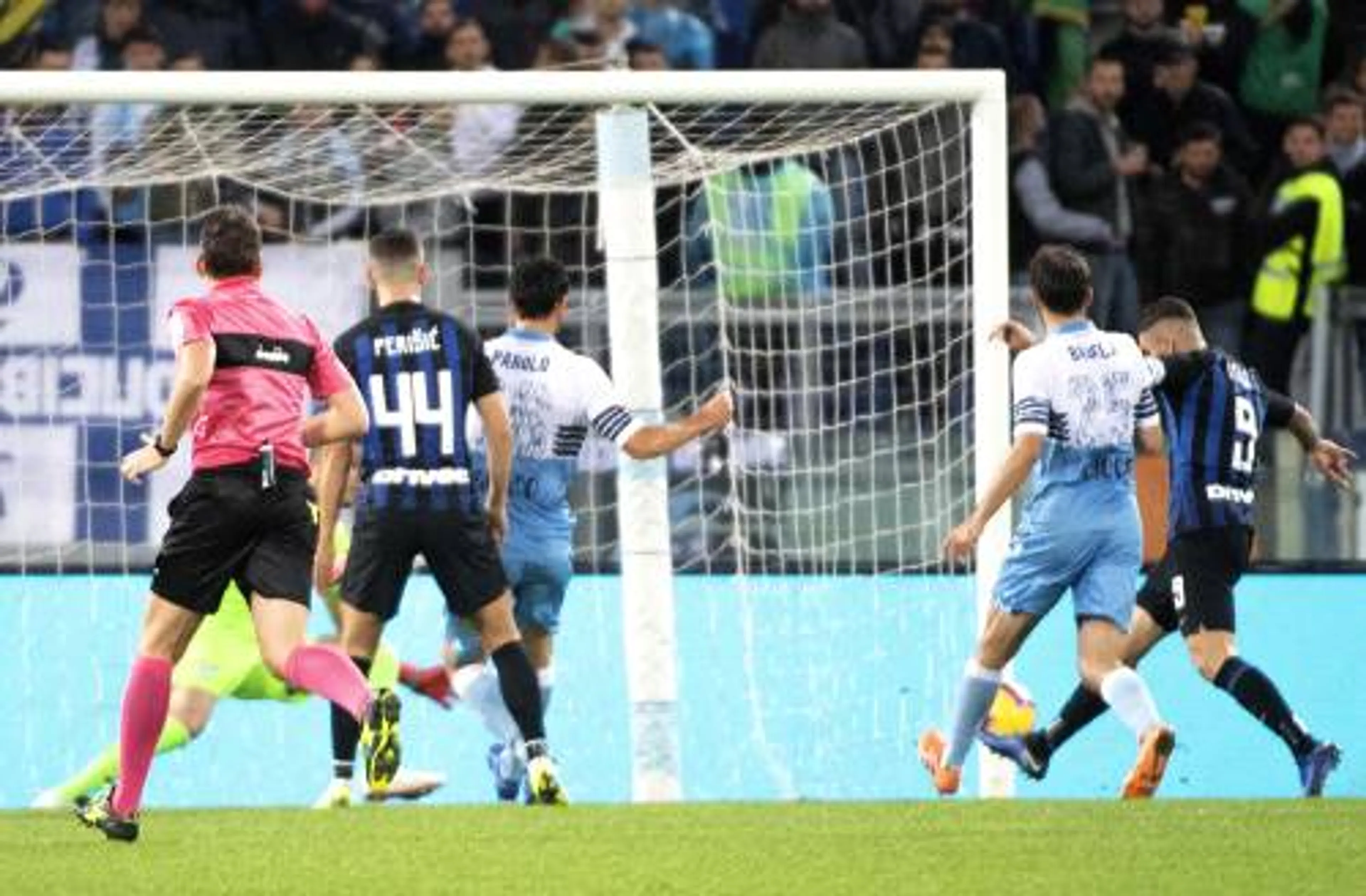 Inter klimt naar tweede plaats