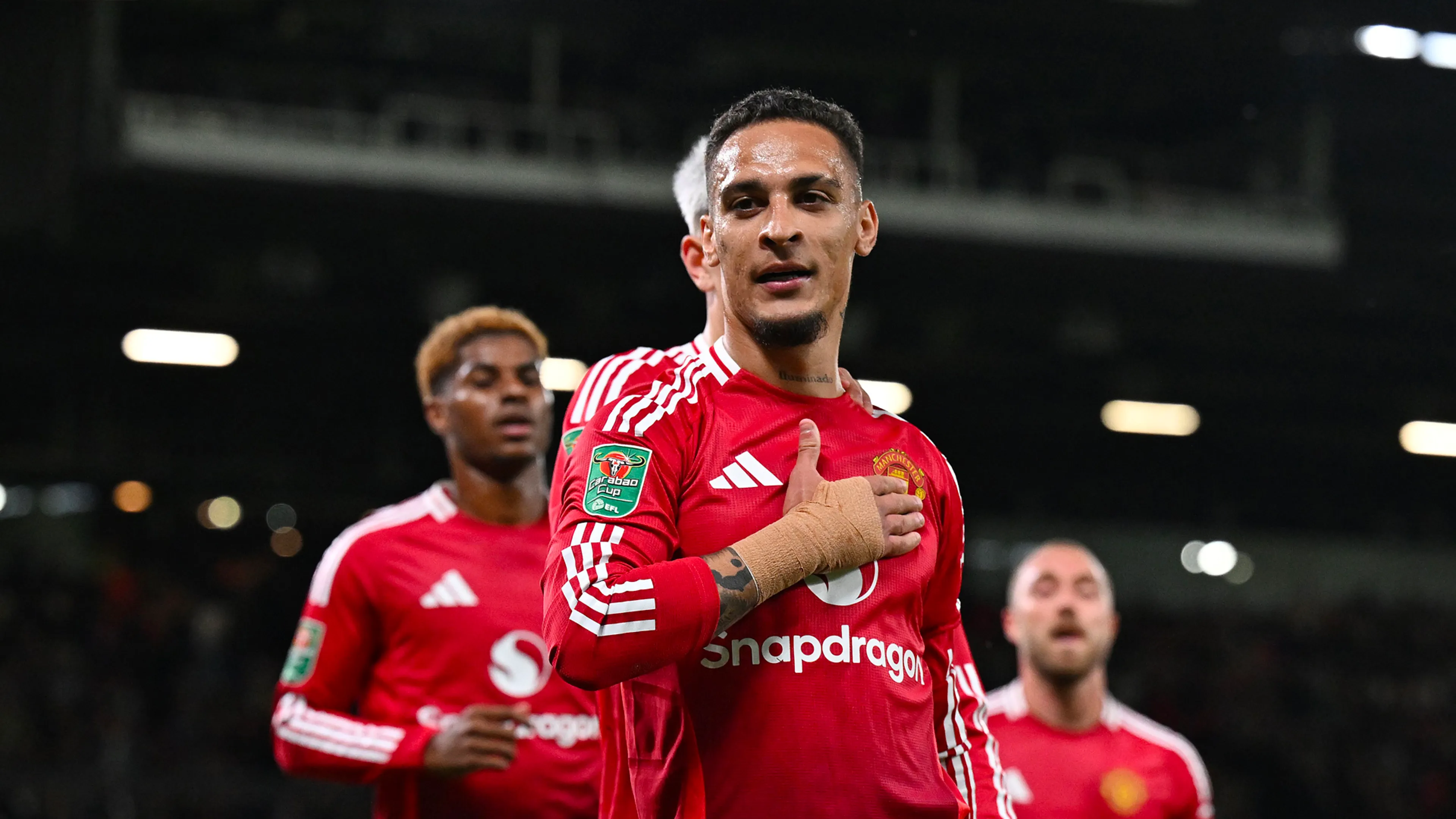 Antony voor het eerst sinds april weer trefzeker tijdens zevenklapper Manchester United