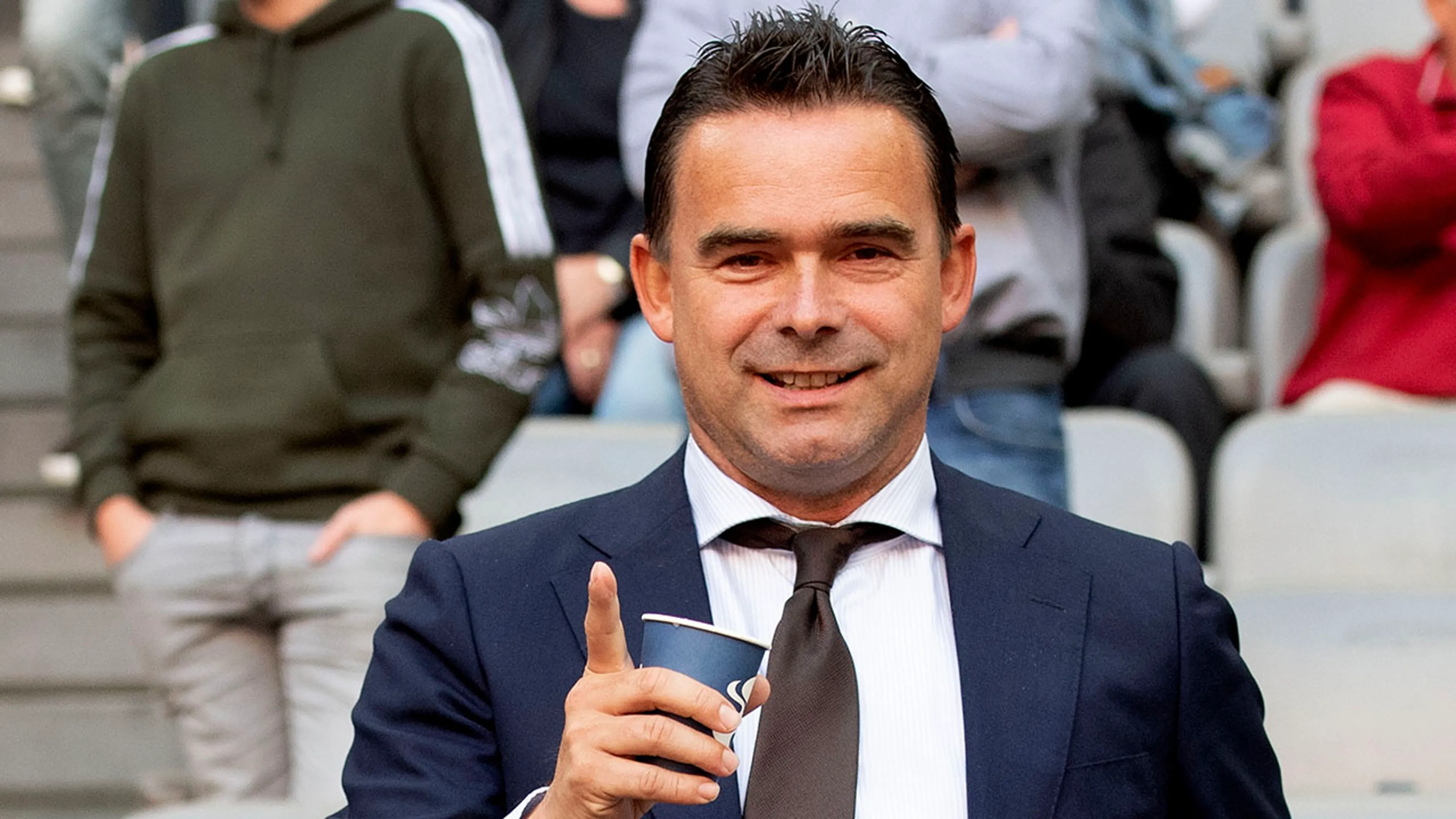 Overmars verlengt contract tot zomer 2024 bij Ajax