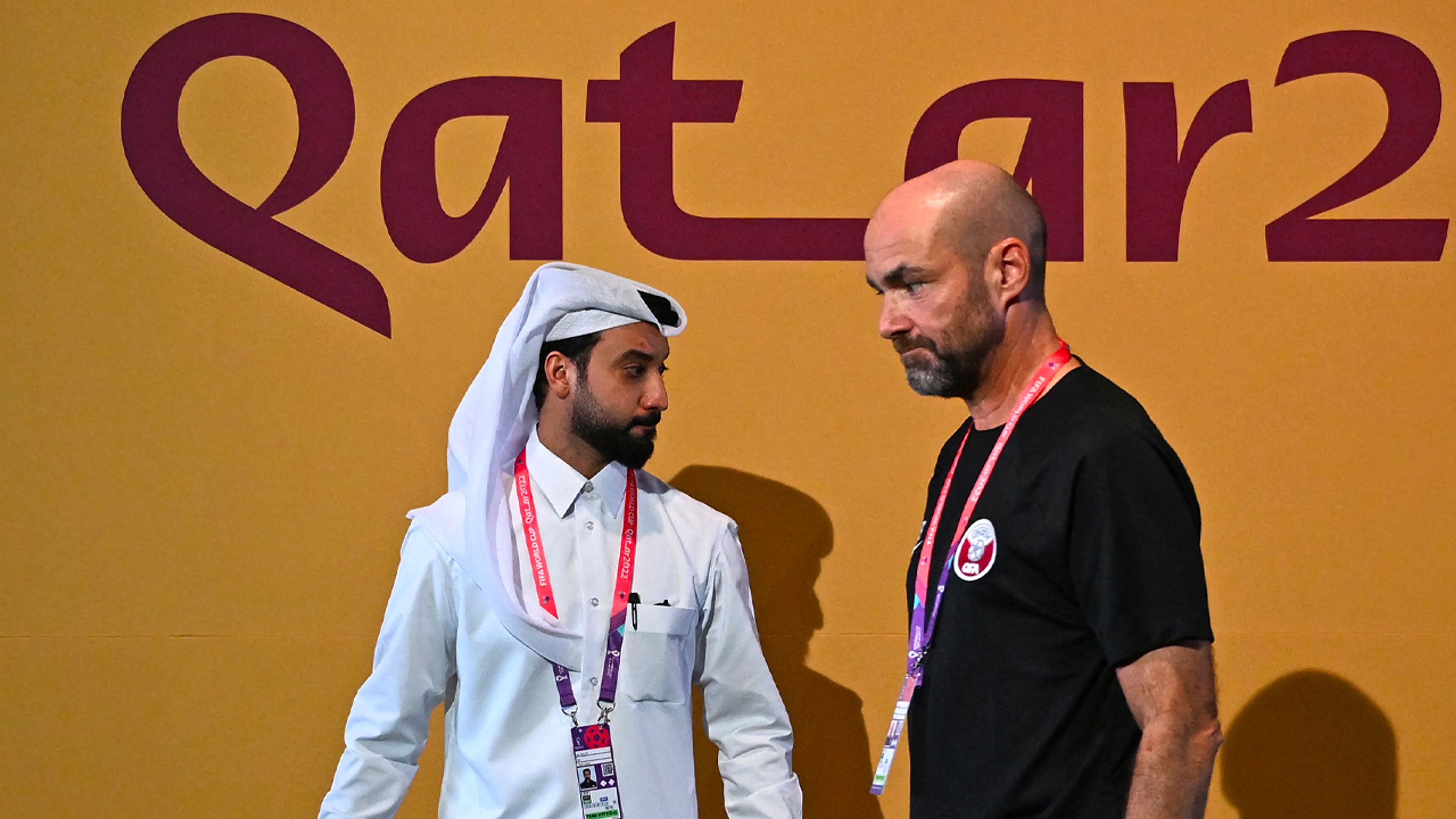 Bondscoach Qatar over geruchten omkoping Ecuador: 'Je moet niet alles geloven'